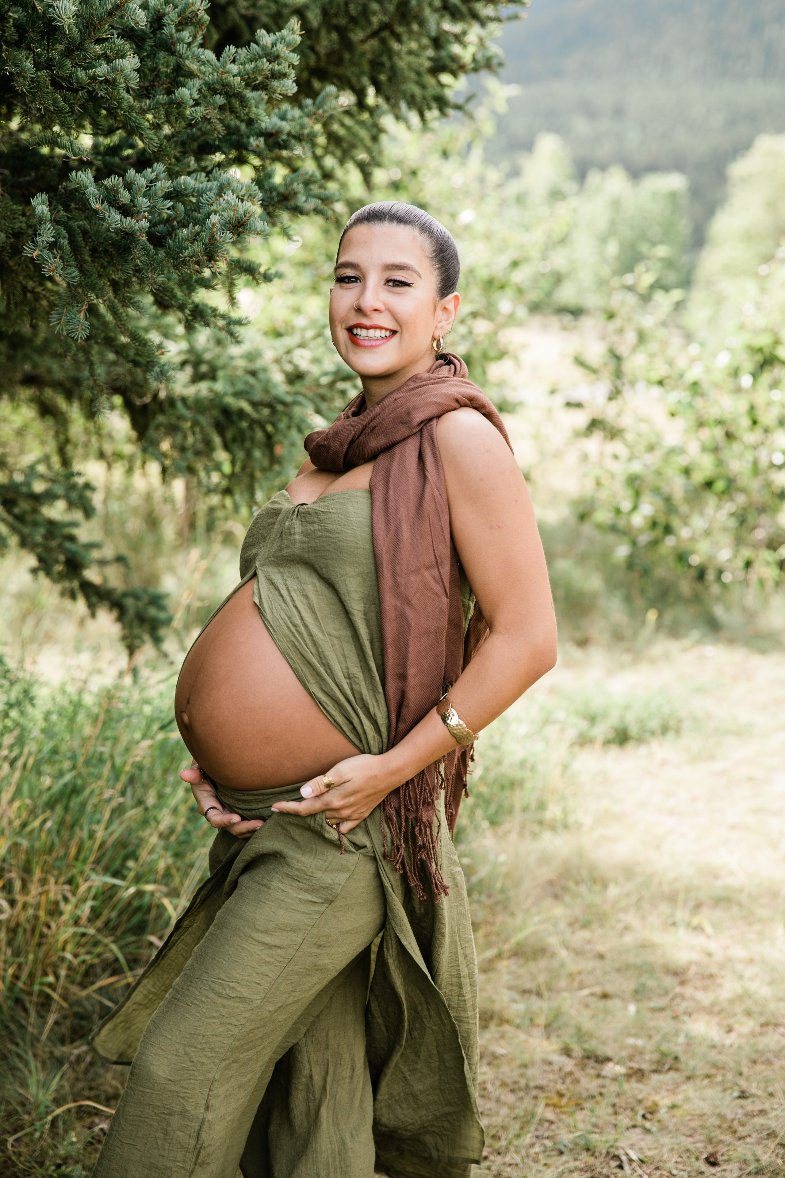 Maternity Photos — Canmore — Daniella. Fotografía accesible en Calgary