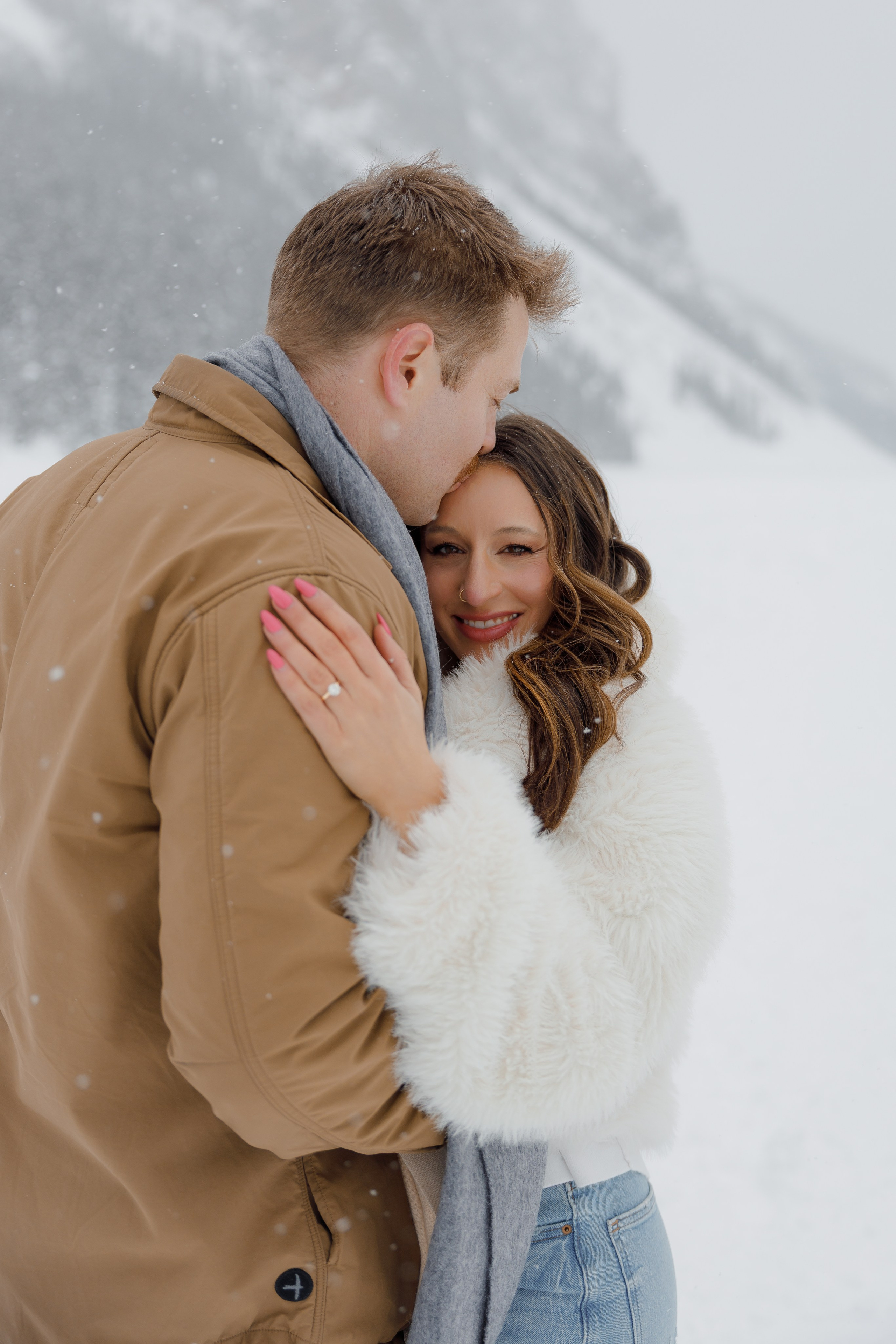 Lake Louise engagement session. Photographer Elvira Hryshchenko