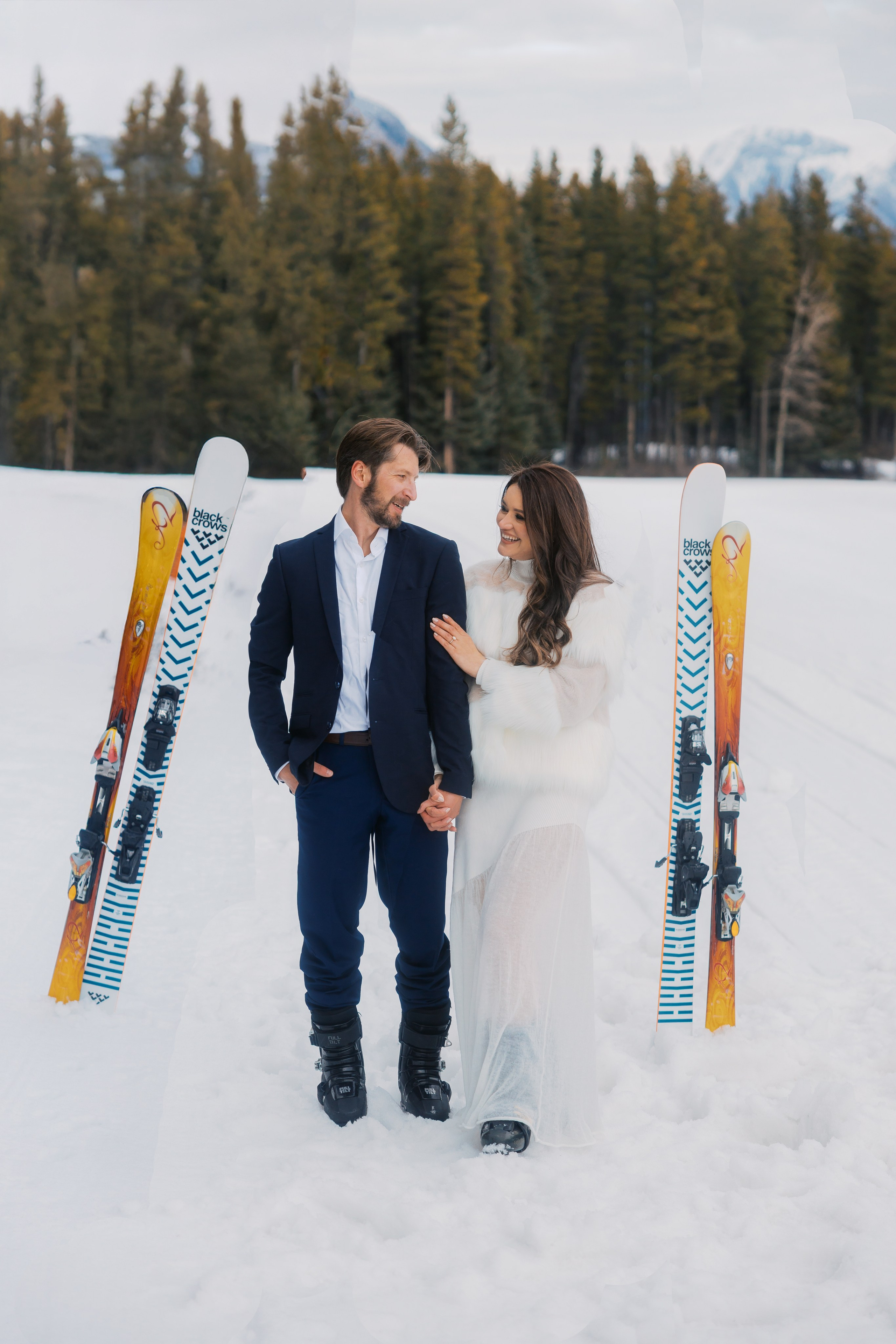 Ski engagement session. Photographer Elvira Hryshchenko