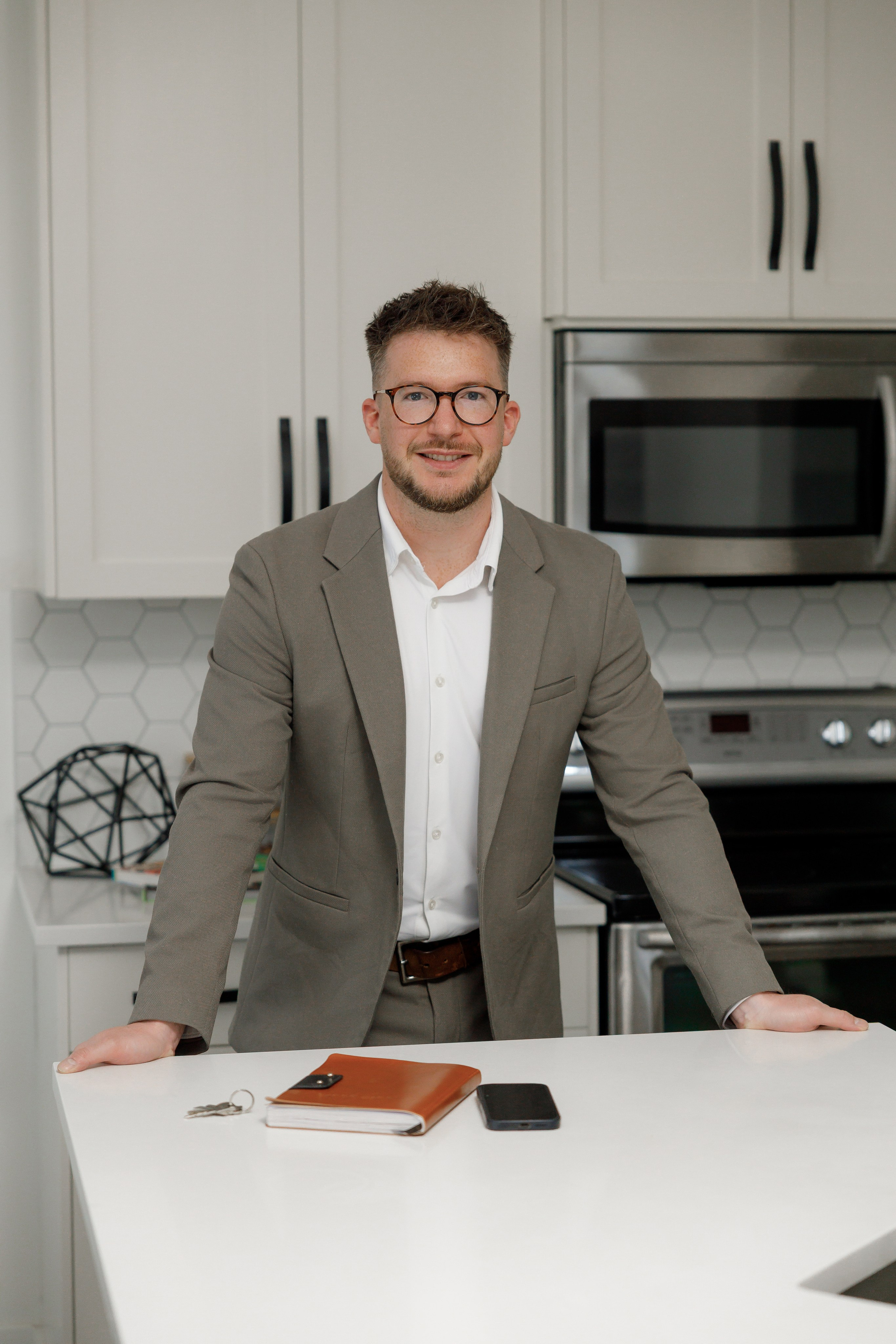 Real Estate Agent. Photographer Elvira Hryshchenko