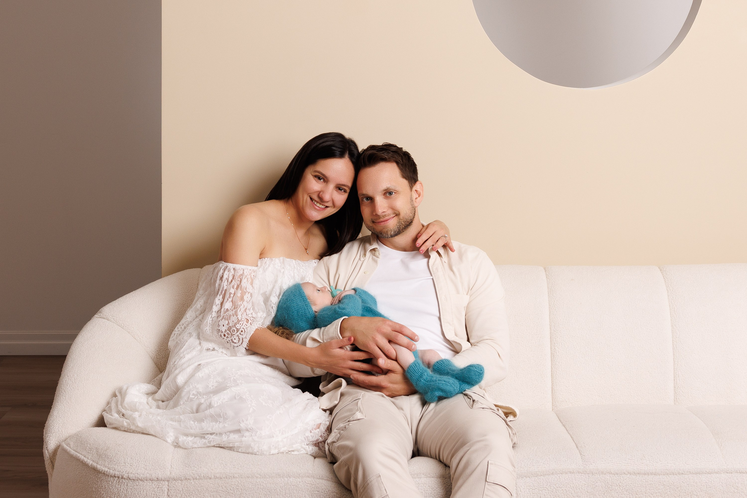 NEWBORN. Je suis photographe portraitiste et je réalise des portraits à toutes les étapes de votre vie! Bienvenue dans mon studio à Westmount, Qc