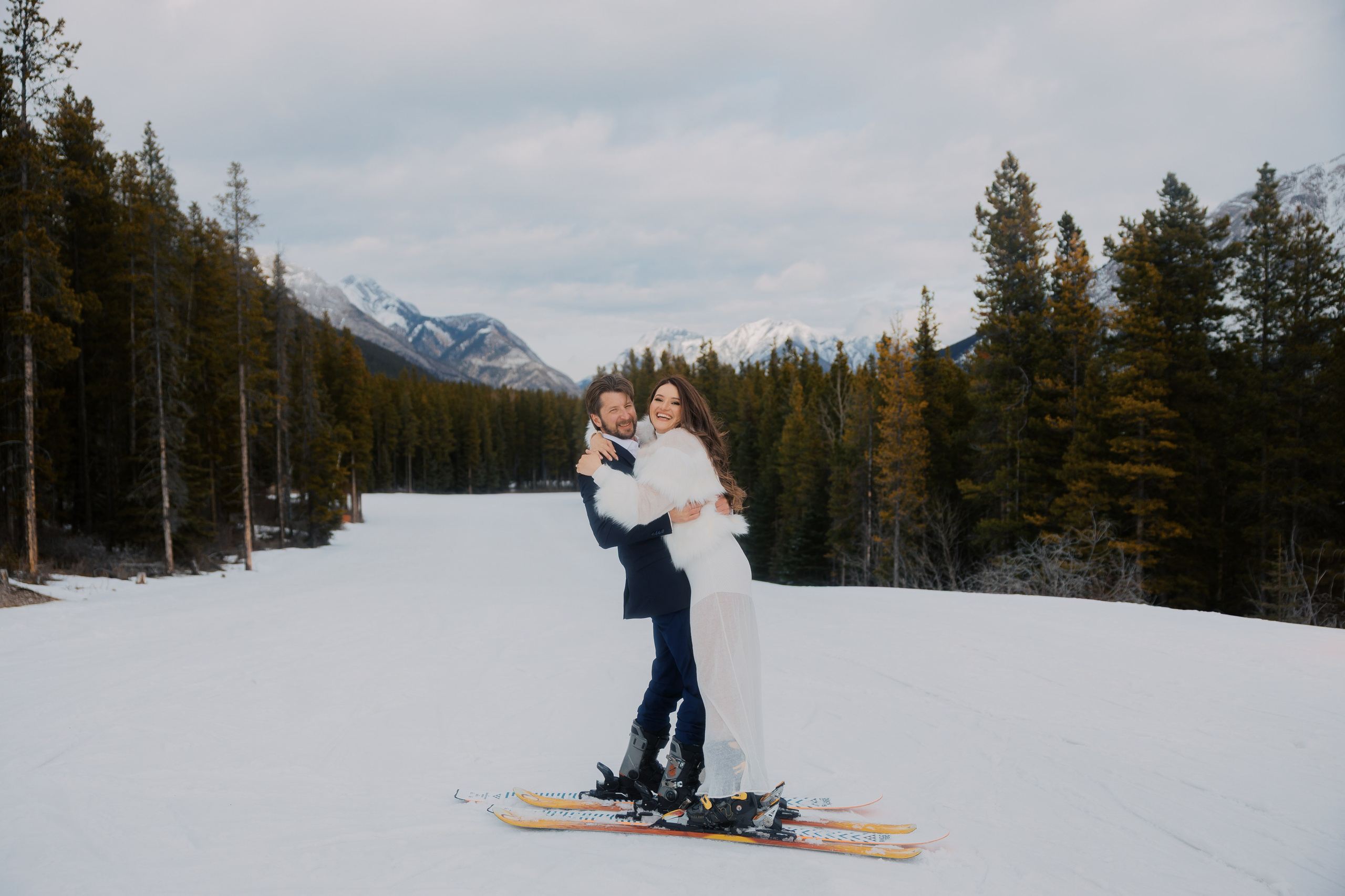 Ski engagement session. Photographer Elvira Hryshchenko