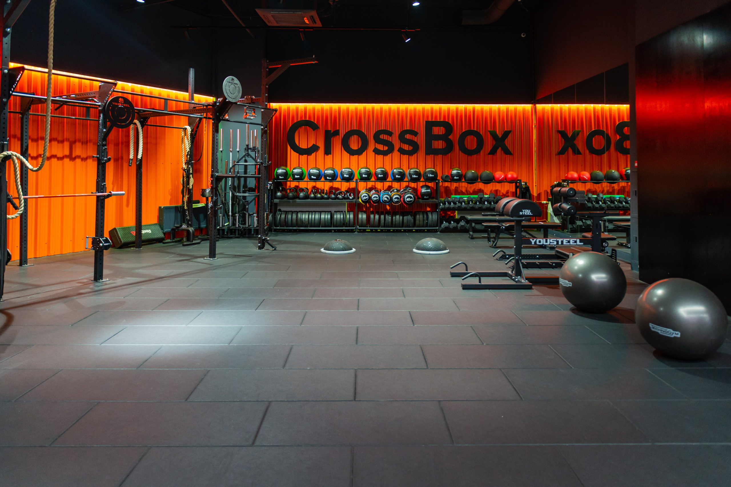 Фитнес-клуб DDX Fitness в ТЦ Июнь Мытищи. PHOTOGRAPHER QUINTANA ROO