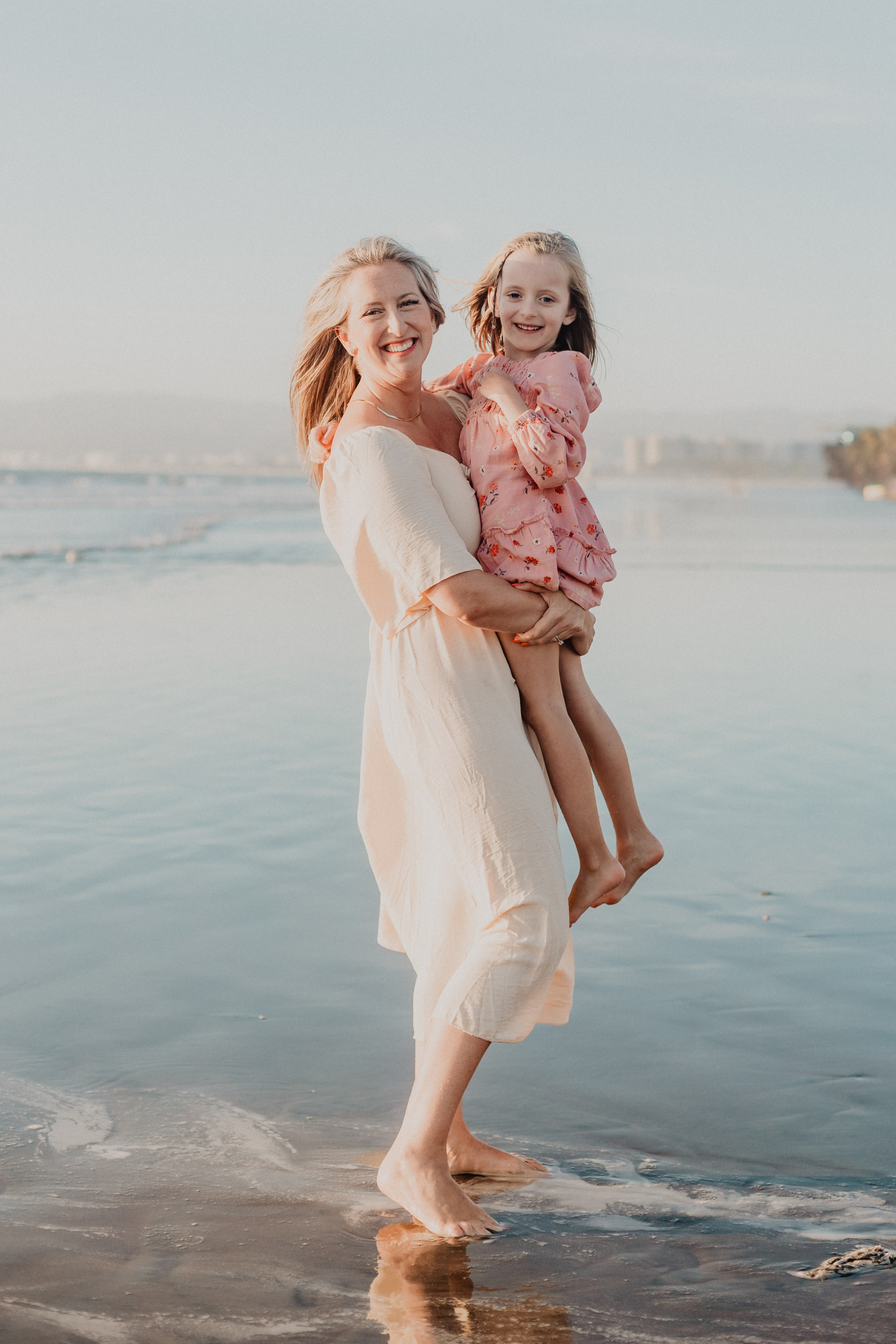 Laughter, Sand, and Sea: A Family Session in Nuevo Vallarta. Fotógrafo de Bodas en Puerto Vallarta y Riviera Nayarit | VL photo & film