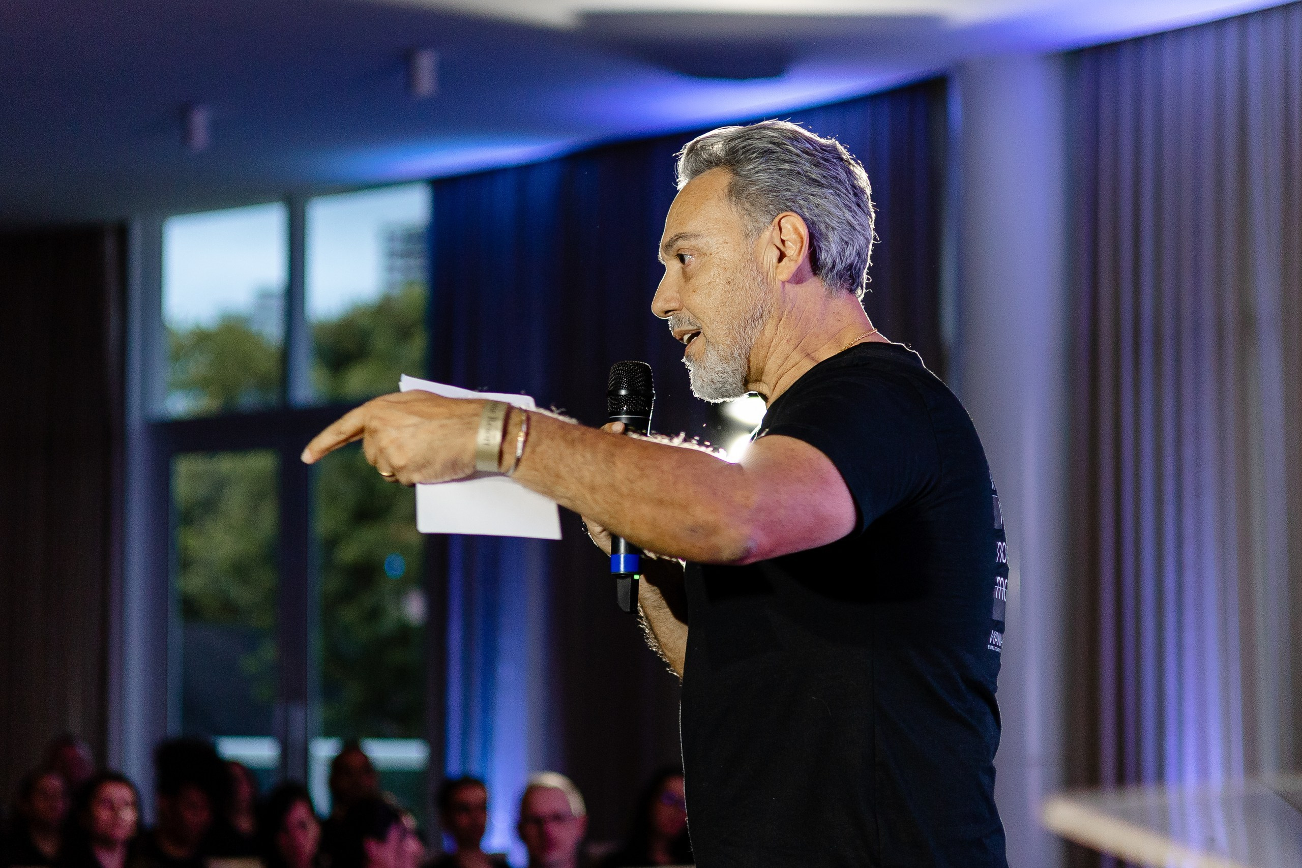 Fotografia de evento corporativo Triveni Day com César Cielo em Itajaí