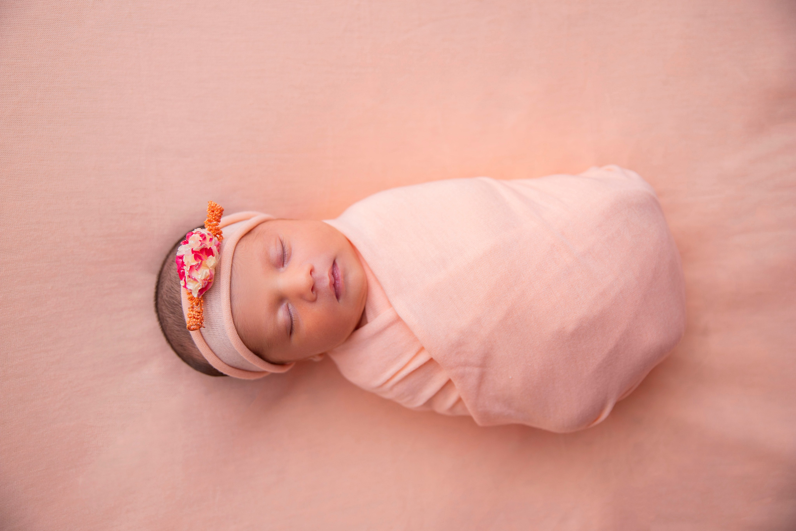 Newborns. Lifestyle and Family Photographer Faryal Saeed