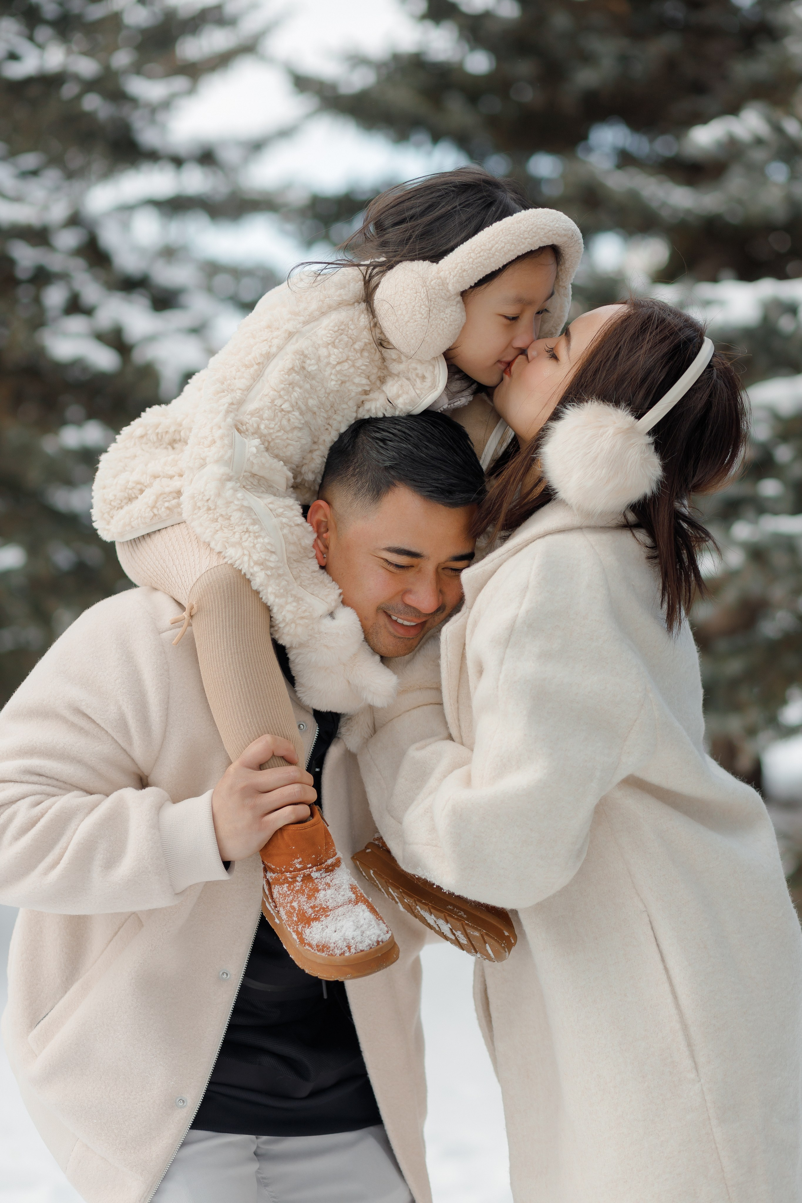 Family winter story. Photographer Elvira Hryshchenko