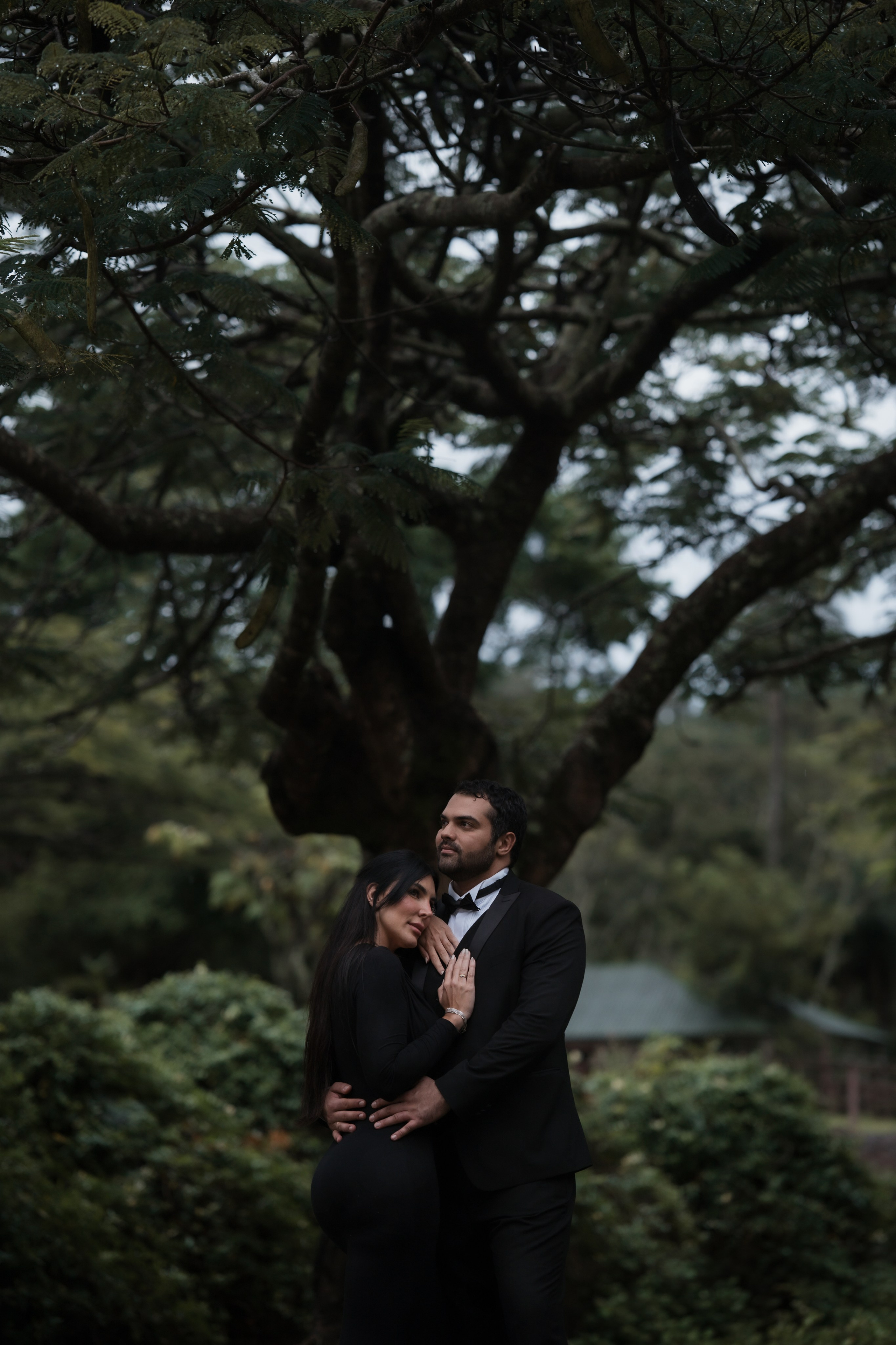 Pré-Wedding Sara e Rafael no Campo em Minas Gerais com Estética Editorial | Edu e Josi Fotografia
