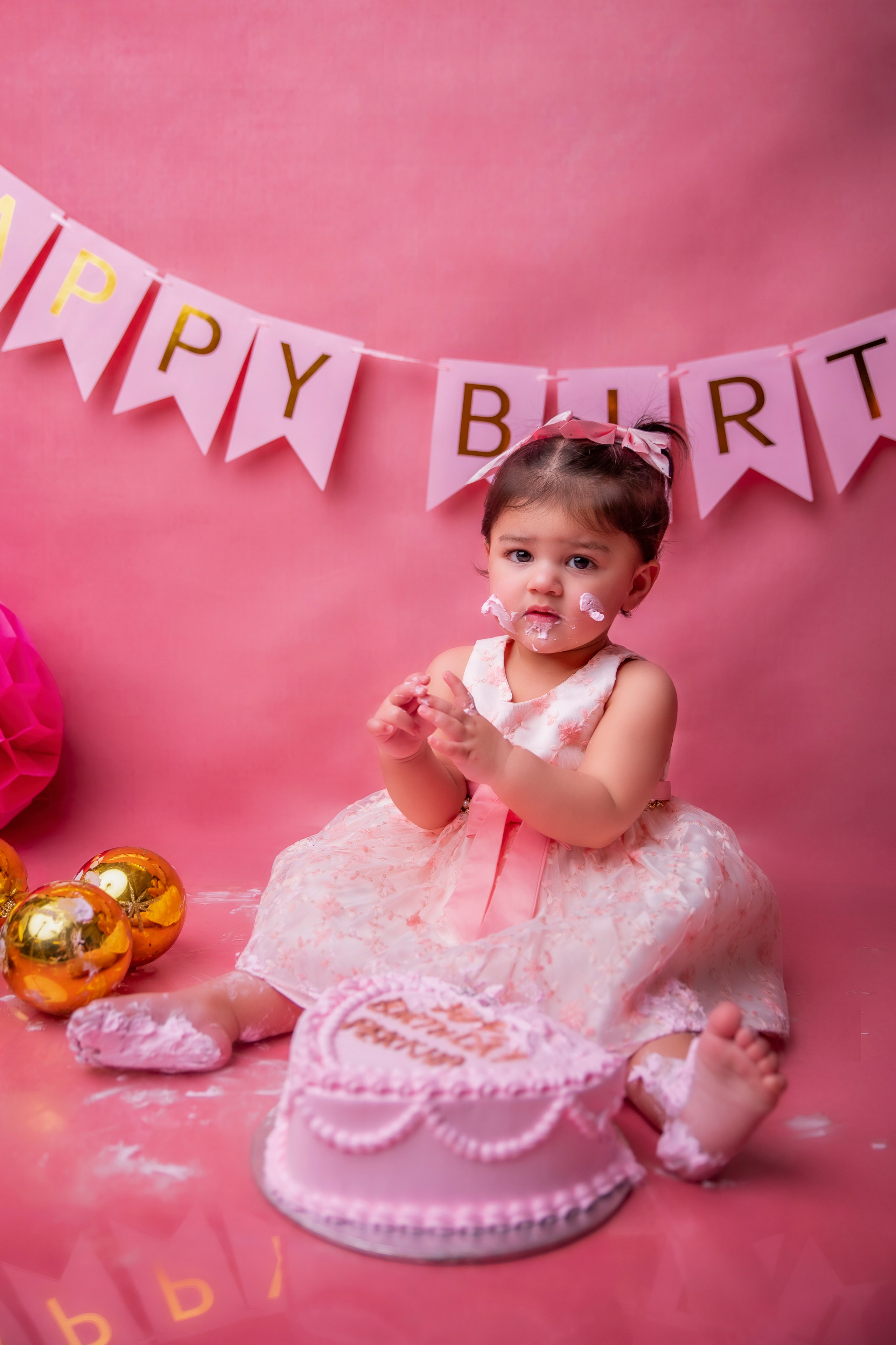 Cake Smash. Lifestyle and Family Photographer Faryal Saeed