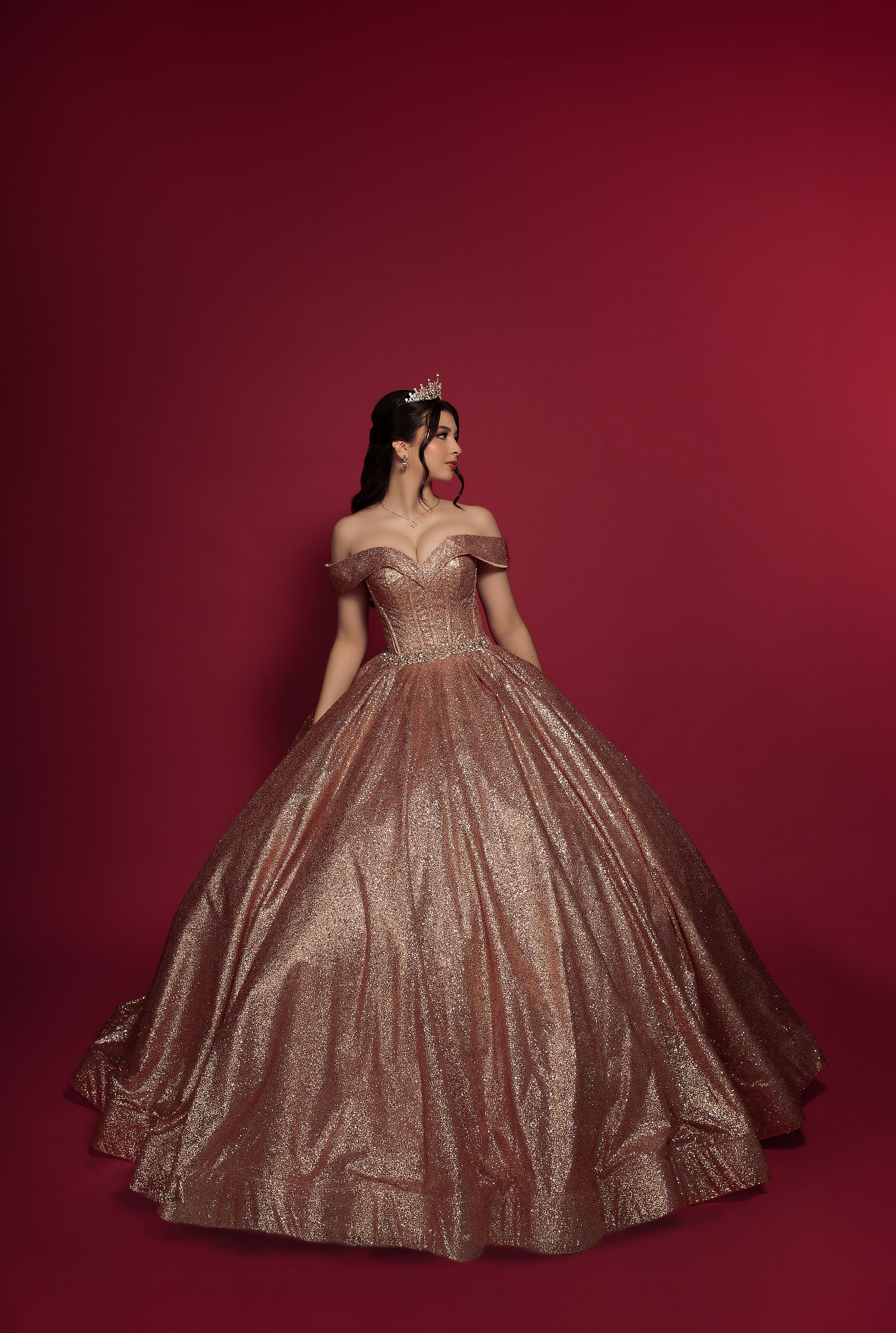 Quinceañera sesion formal en estudio. Victoria Castellanos. Fotógrafo profesional en Mazatlán