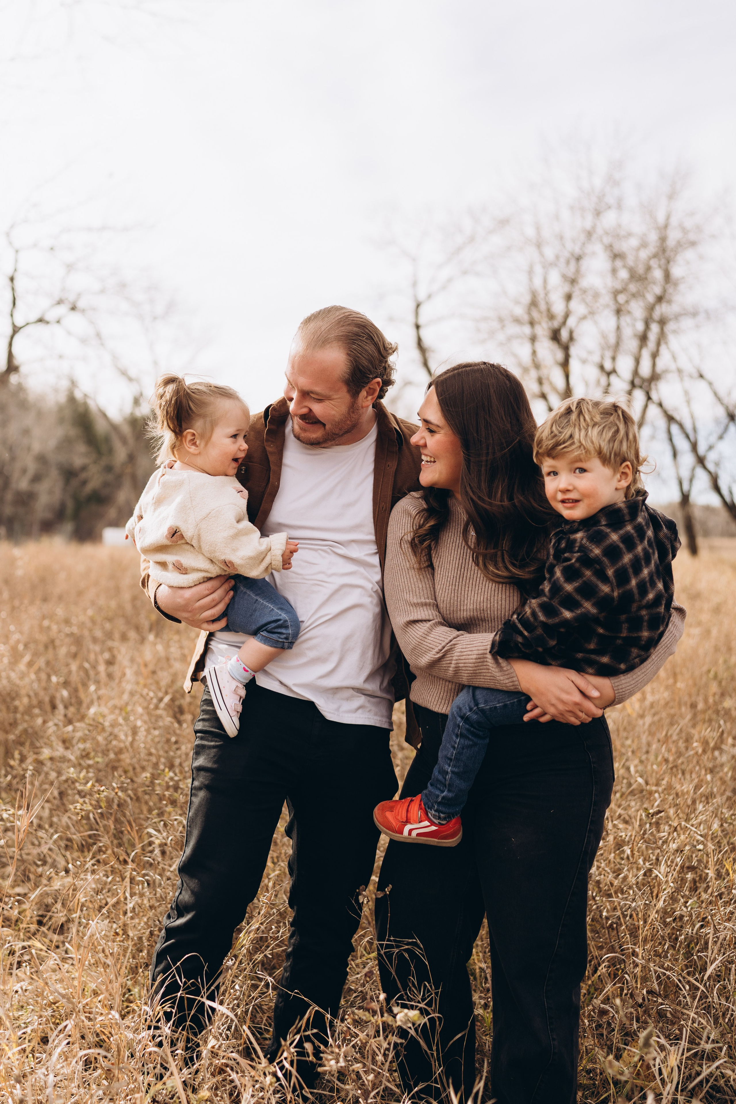 Taryn & fam. Calgary Wedding & Lifestyle Photographer — Yevhen Polishchuk