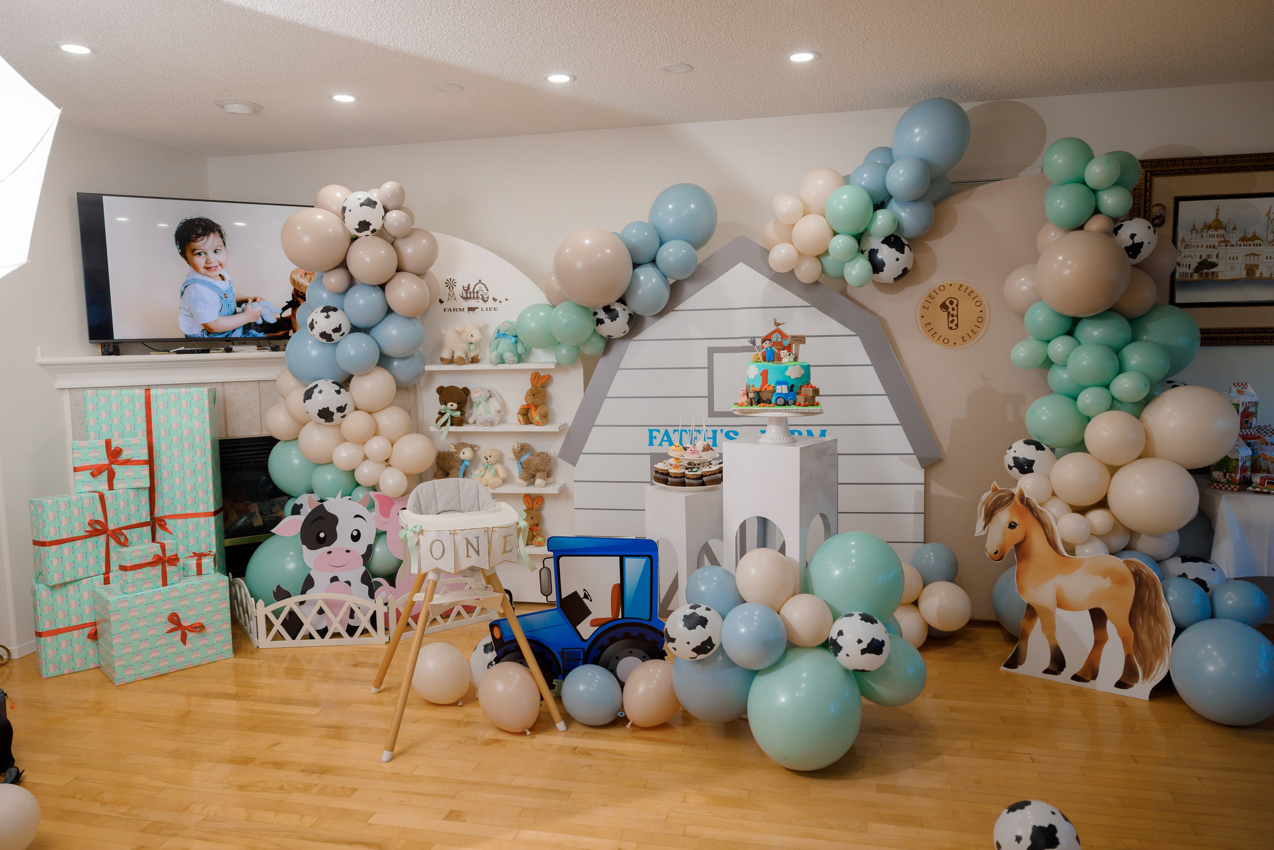 Fateh’s 1st birthday. Photographer Elvira Hryshchenko