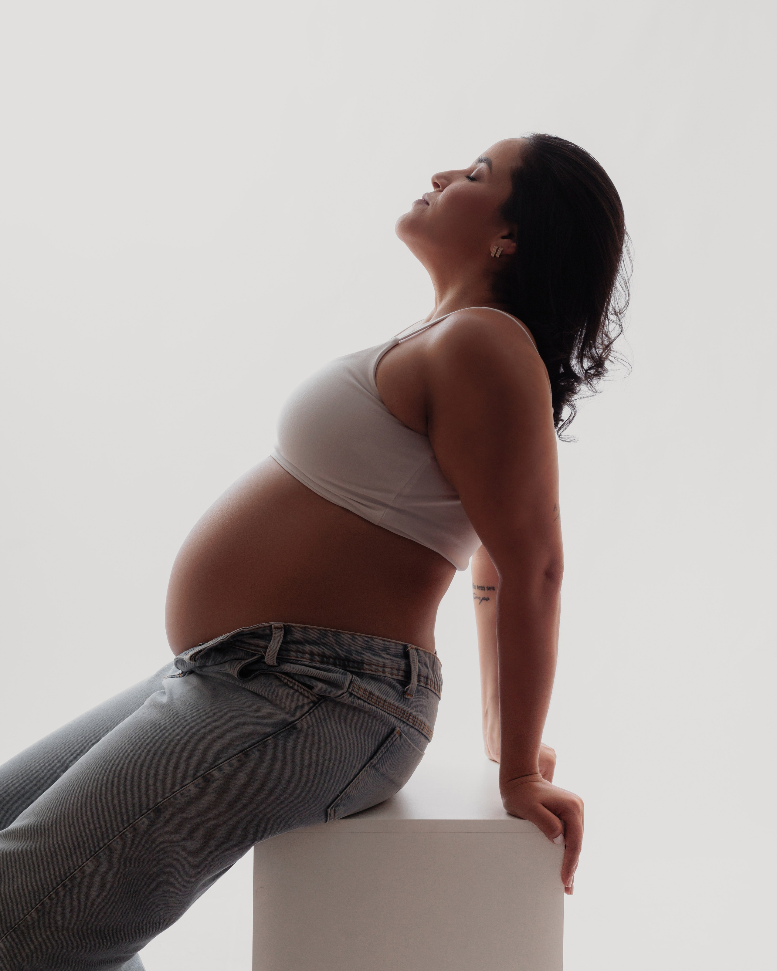 2025 | Beatriz — Gestante — Estudio. Denis Damasceno | Fotografia