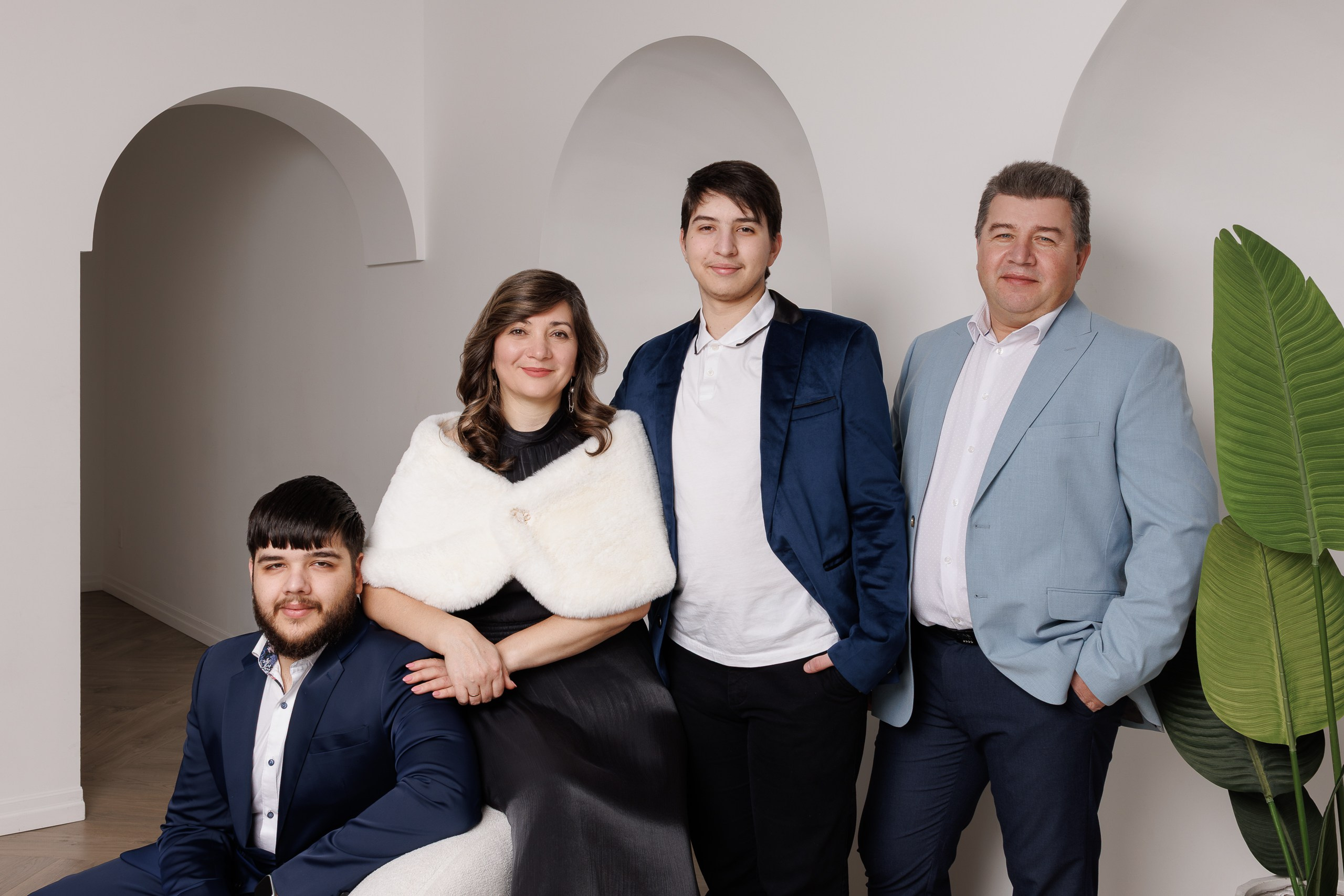 FAMILY. Je suis photographe portraitiste et je réalise des portraits à toutes les étapes de votre vie! Bienvenue dans mon studio à Westmount, Qc