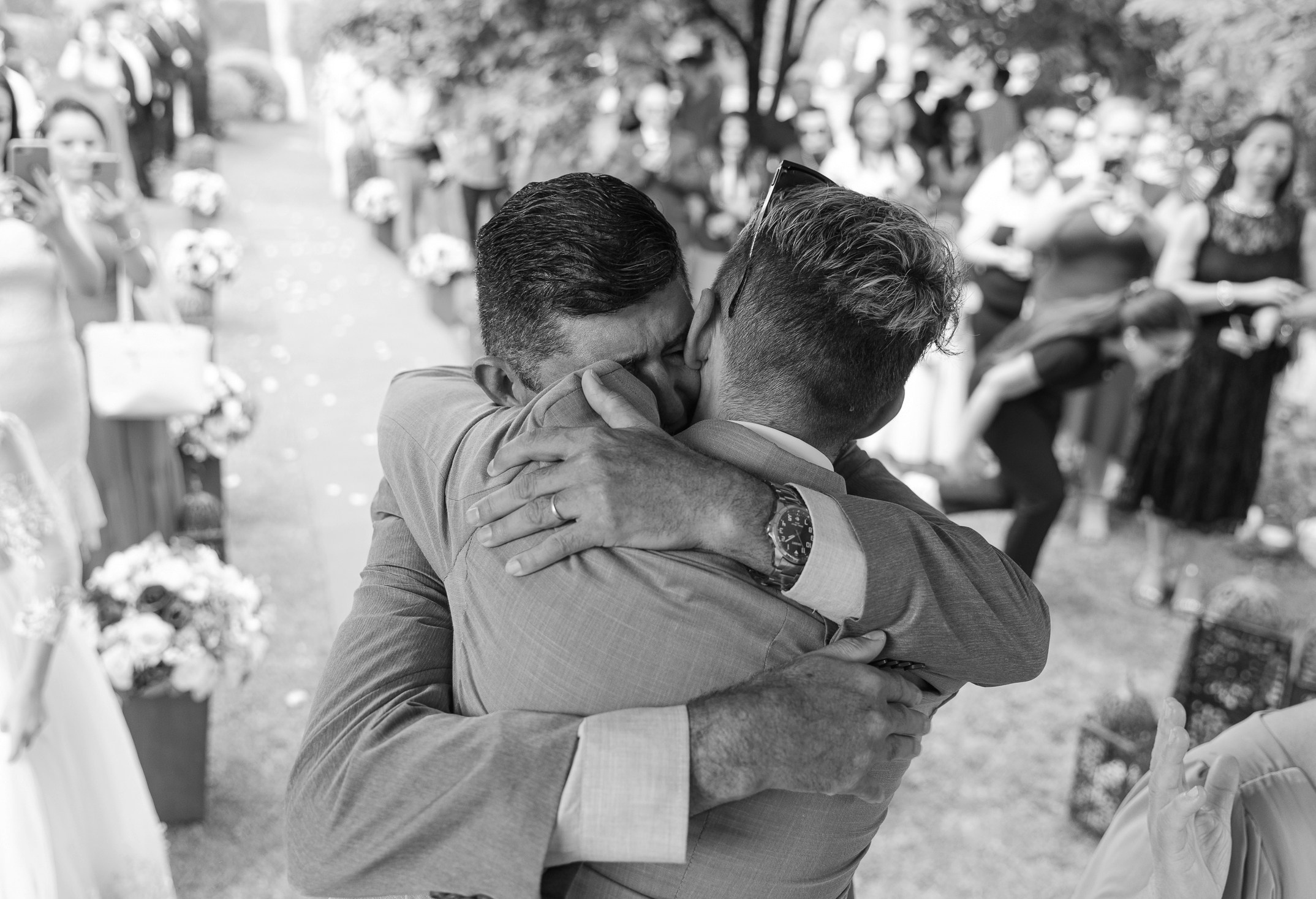 Ensaio e fotografia de casamento em São Paulo com registros naturais e emocionantes. Cada detalhe, abraço e olhar se transforma em uma lembrança especial do grande dia.