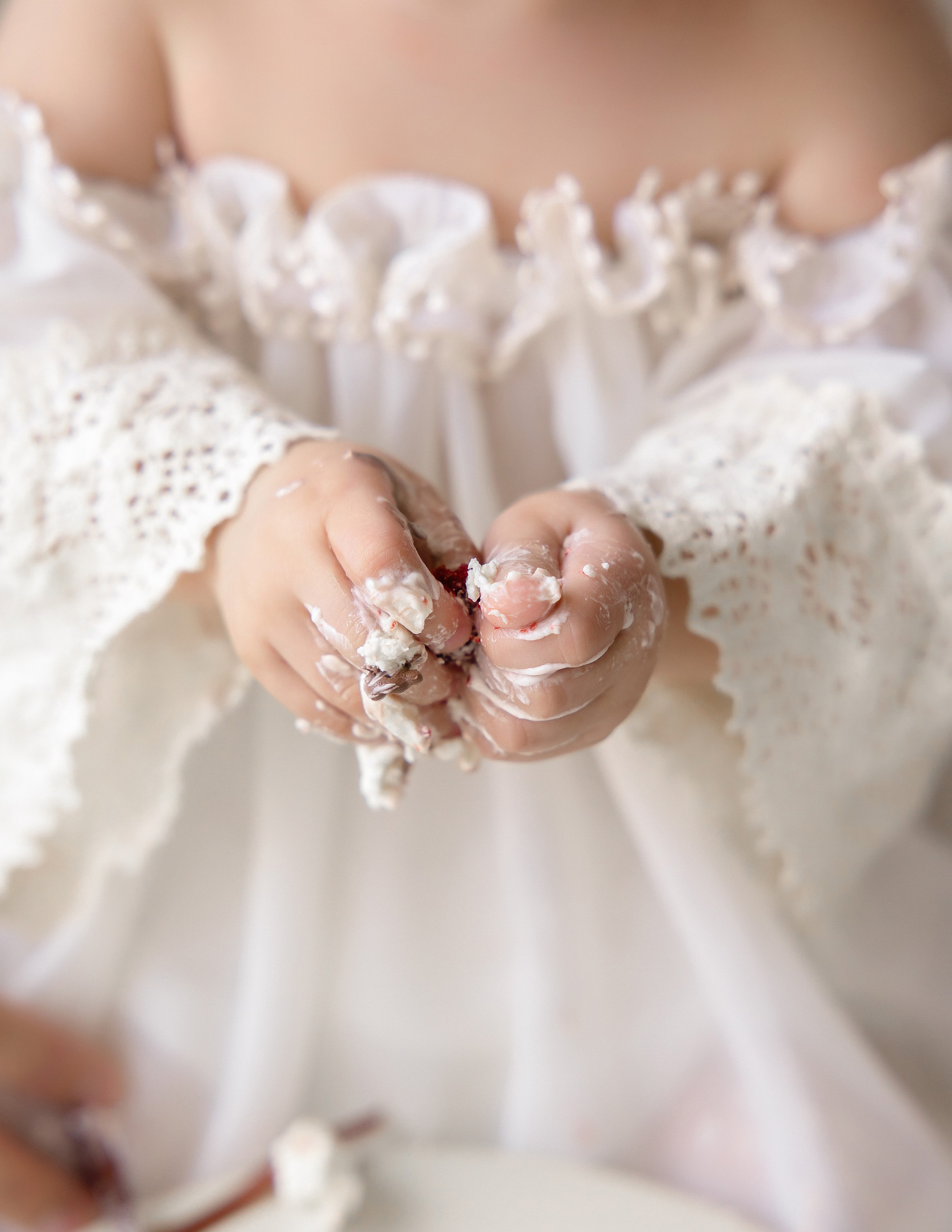 Baby Cake Smash Photographer in Toronto. Iana Banana | Toronto Maternity, Newborn & Family Photographer