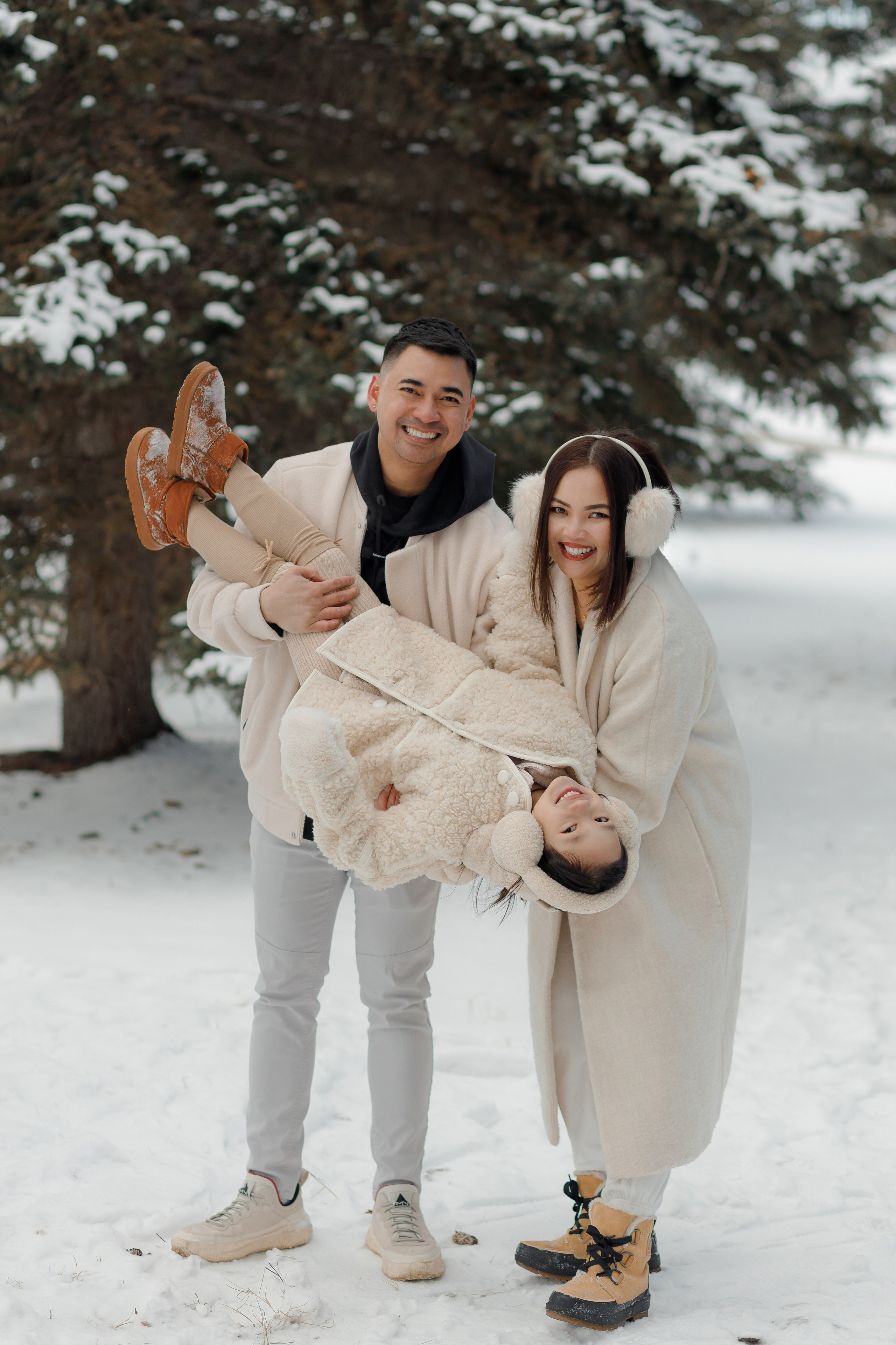 Family winter story. Photographer Elvira Hryshchenko