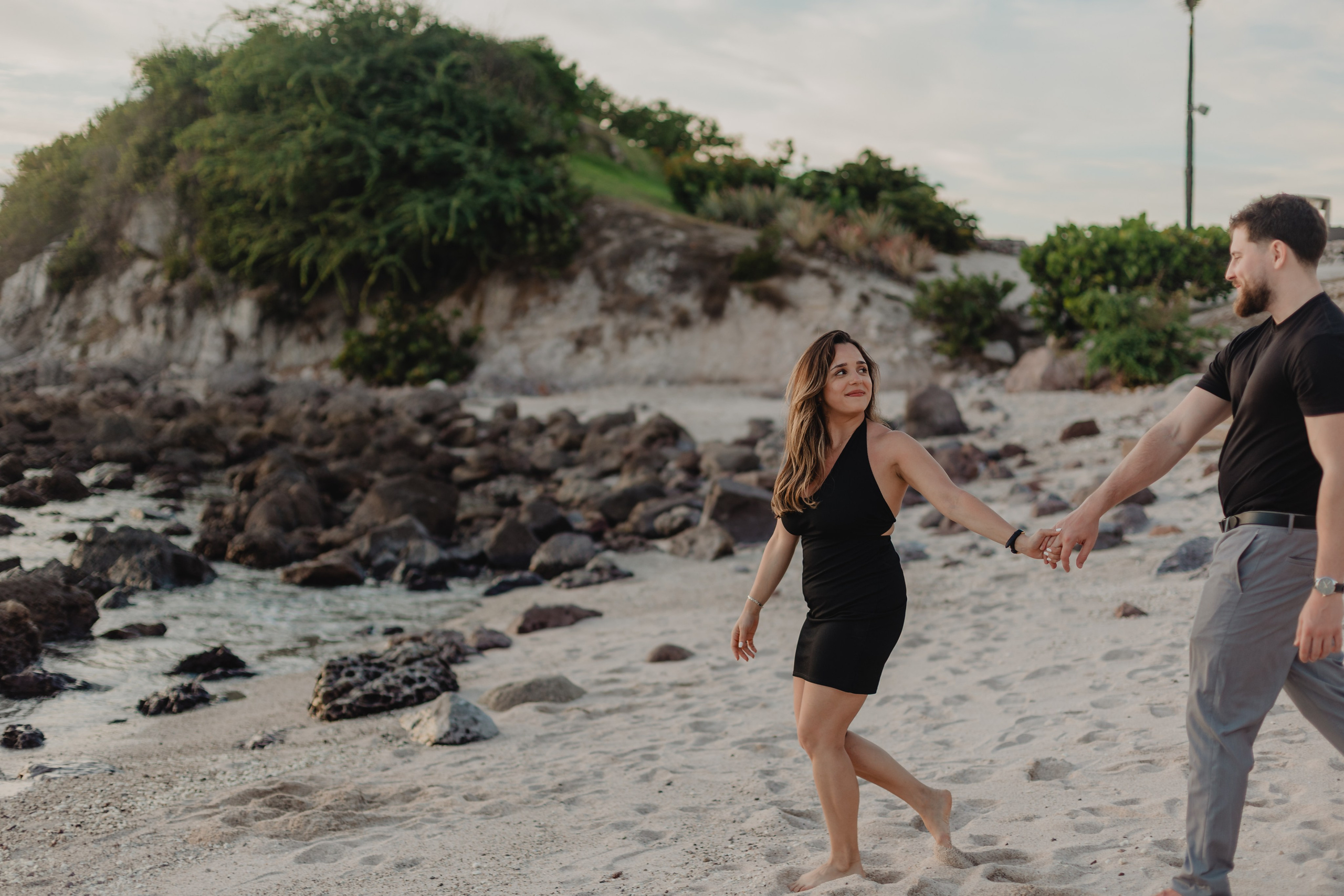 An Engagement at Four Seasons Punta Mita: Love by the Pacific. Fotógrafo de Bodas en Puerto Vallarta y Riviera Nayarit | VL photo & film