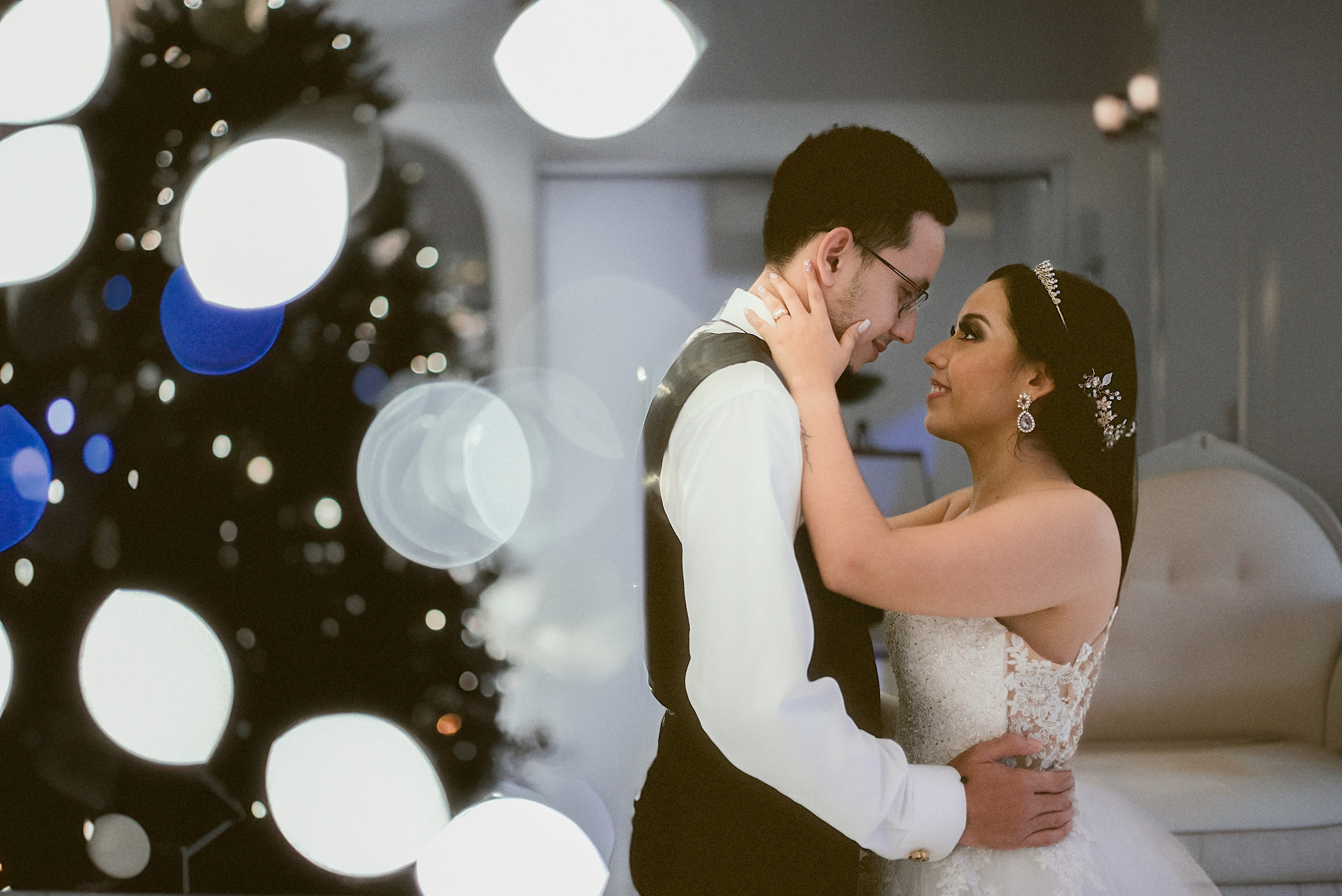 Novios en sesión de boda con luz natural — Carlos RaGo Coatzacoalcos