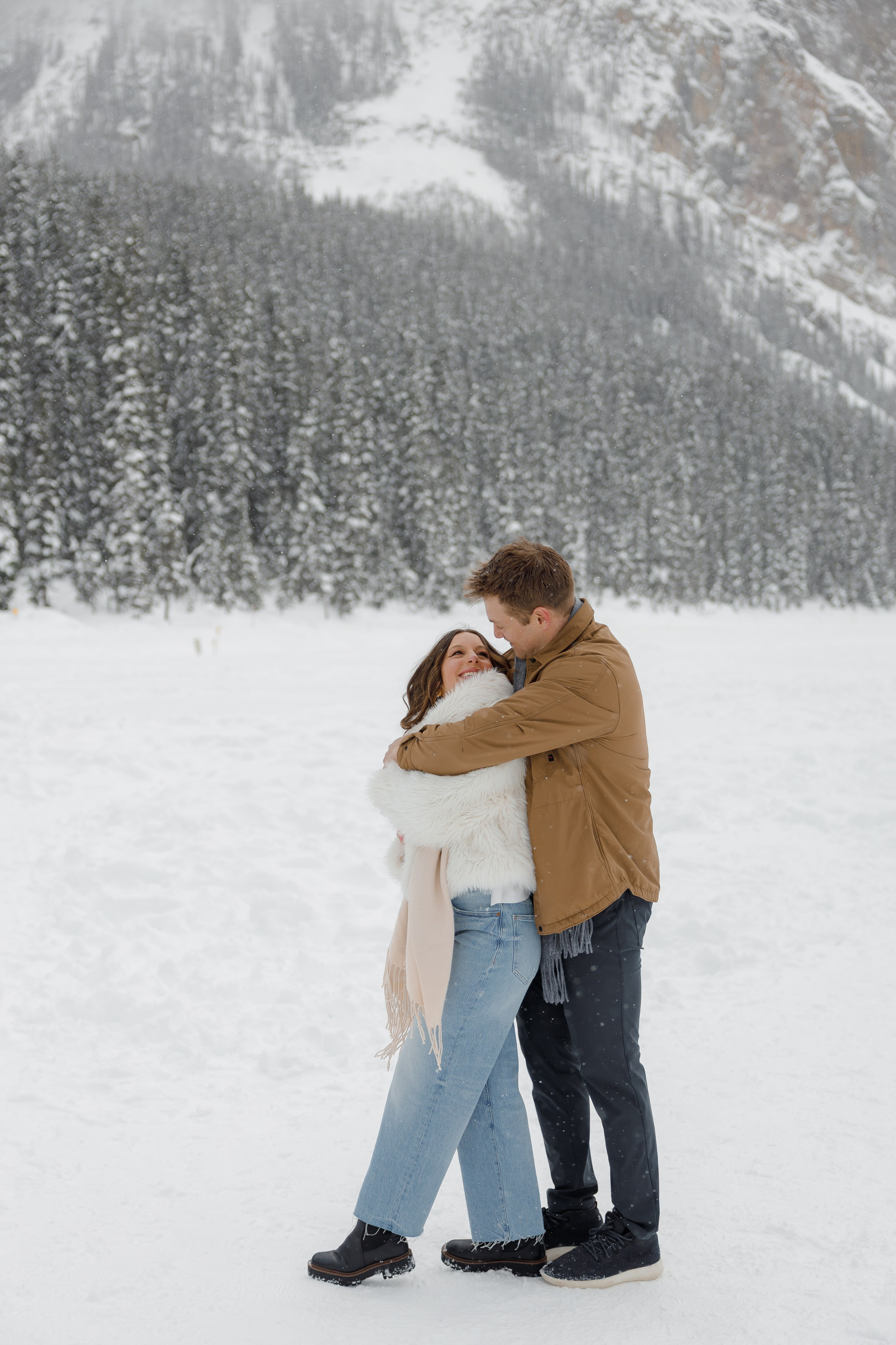 Lake Louise engagement session. Photographer Elvira Hryshchenko