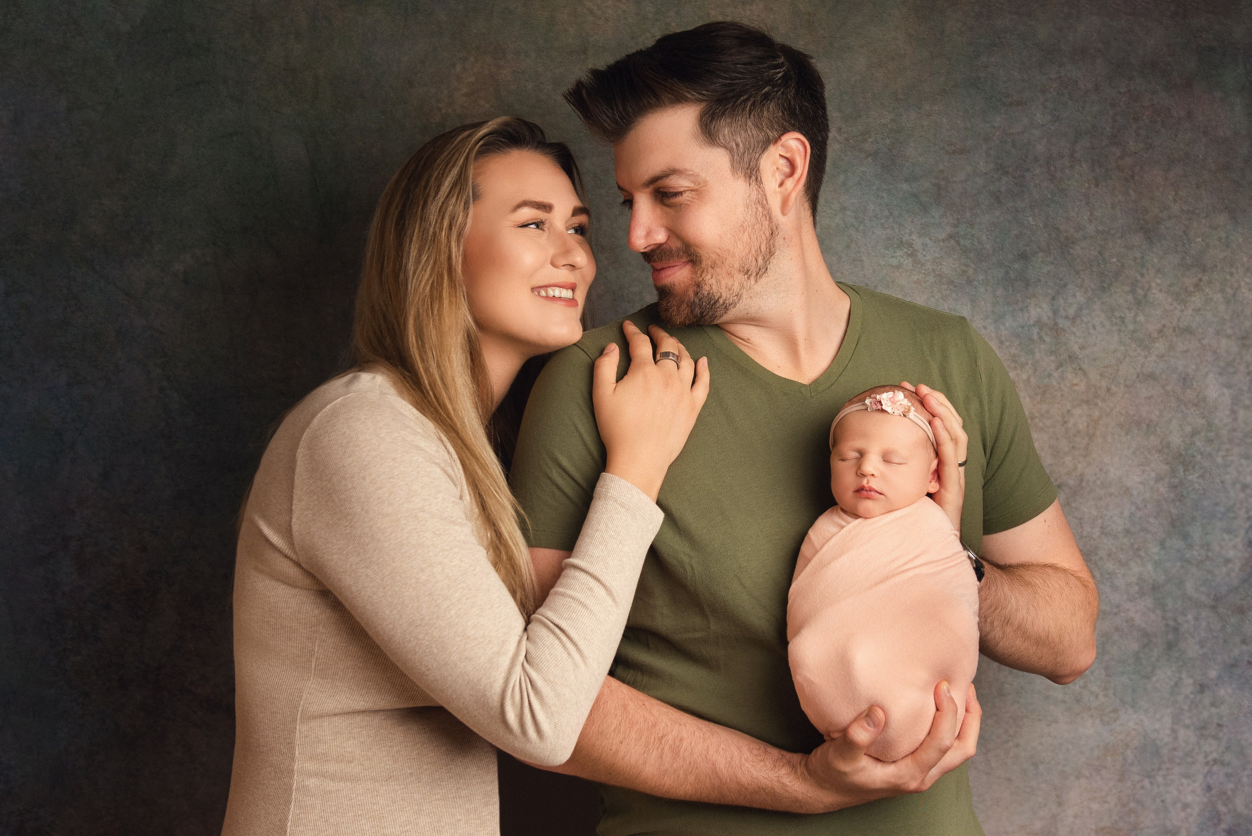FAMILY / MATERNITY. Ottawa Newborn and Baby Newborn Photographer Elena Helali