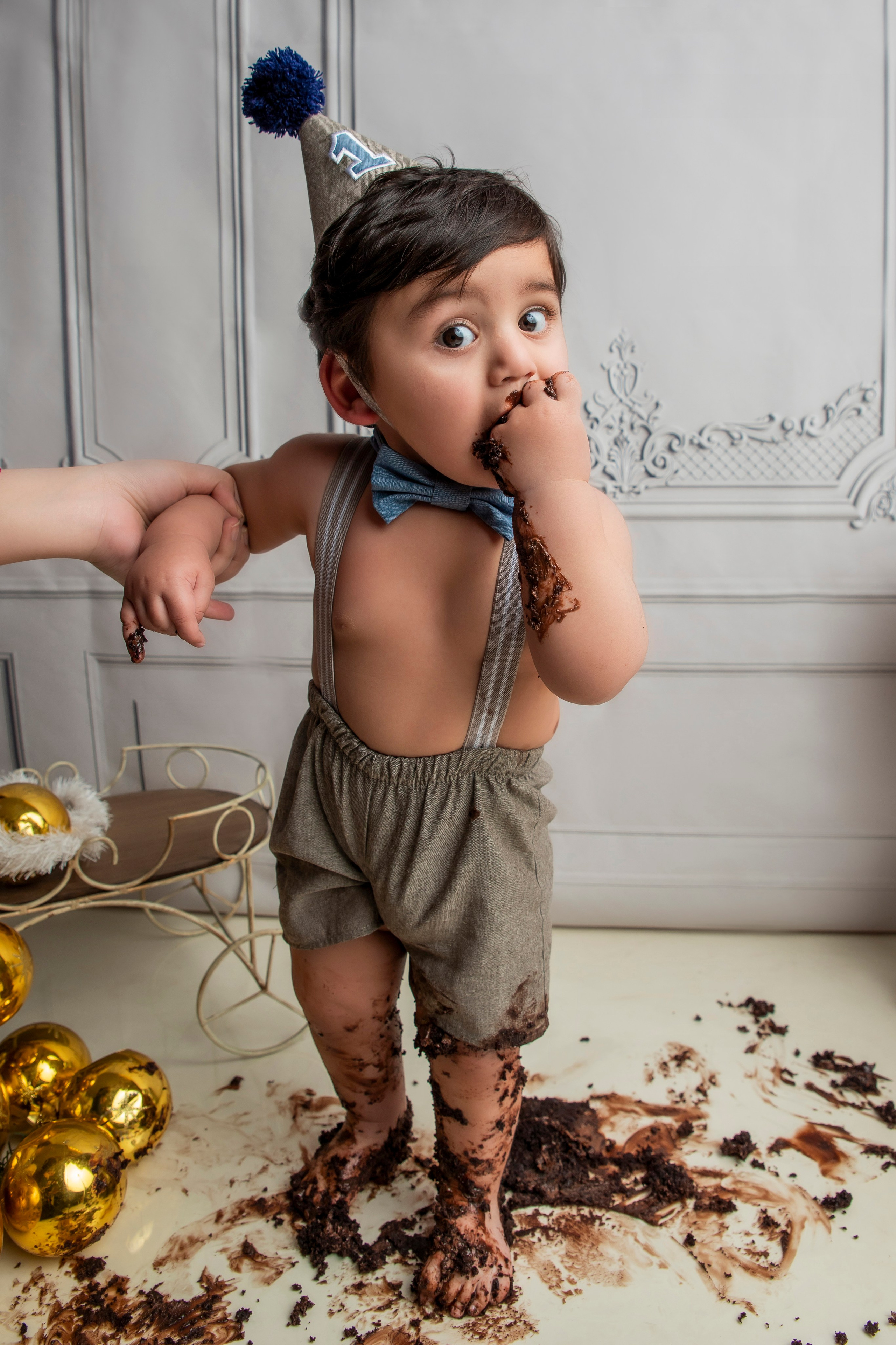 Cake Smash. Lifestyle and Family Photographer Faryal Saeed