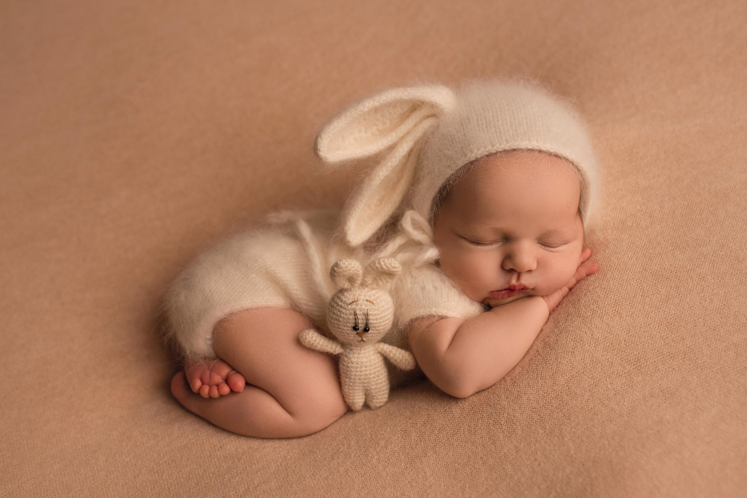 Ottawa Newborn and Baby Newborn Photographer Elena Helali