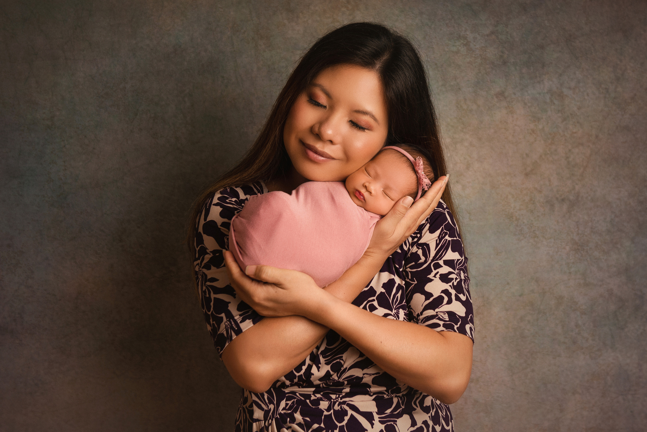 FAMILY / MATERNITY. Ottawa Newborn and Baby Newborn Photographer Elena Helali
