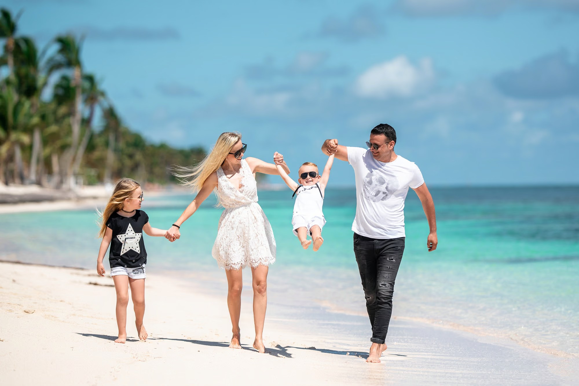 Dominican photographer creating natural family portraits in Punta Cana.