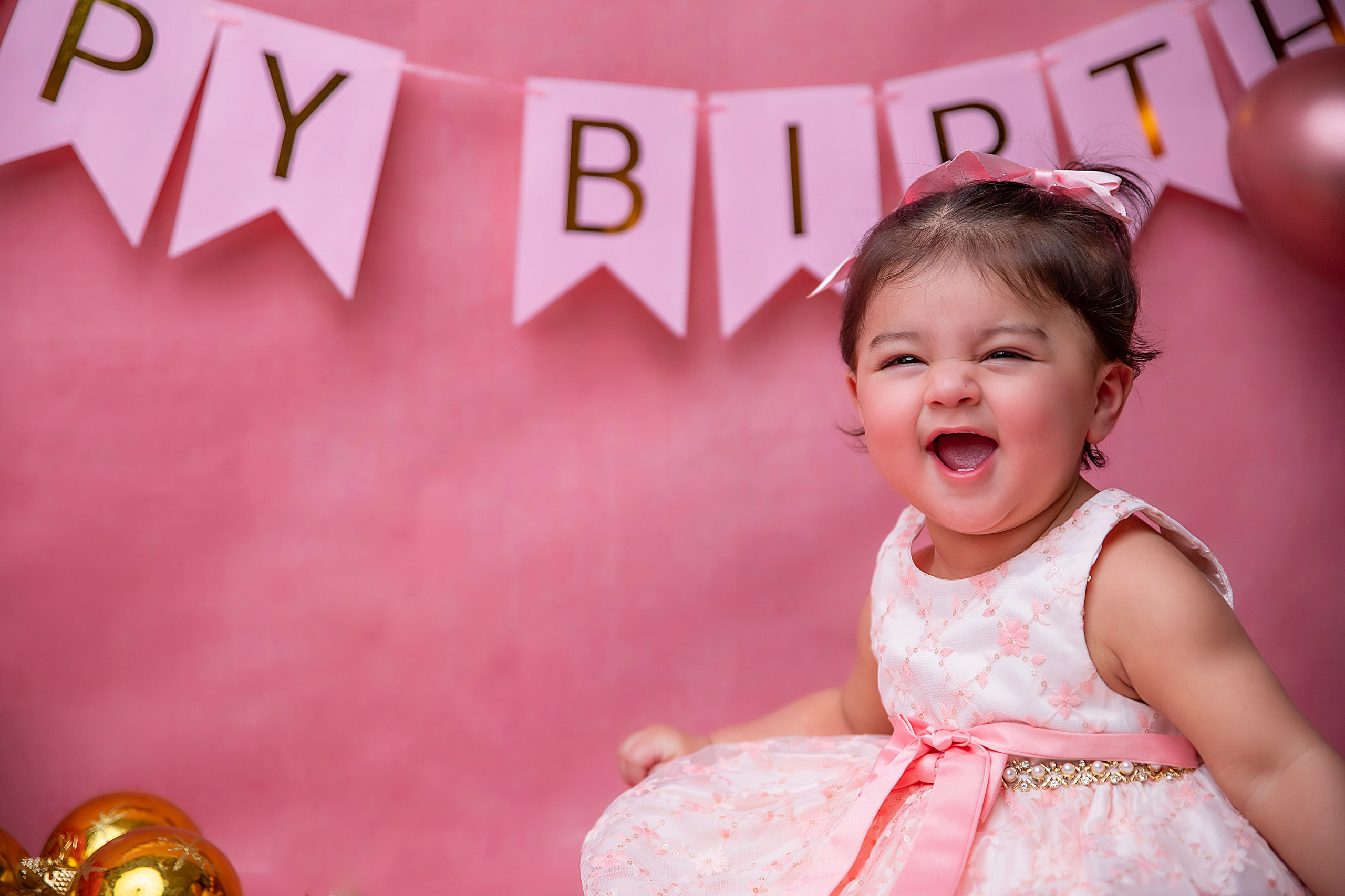 Cake Smash. Lifestyle and Family Photographer Faryal Saeed