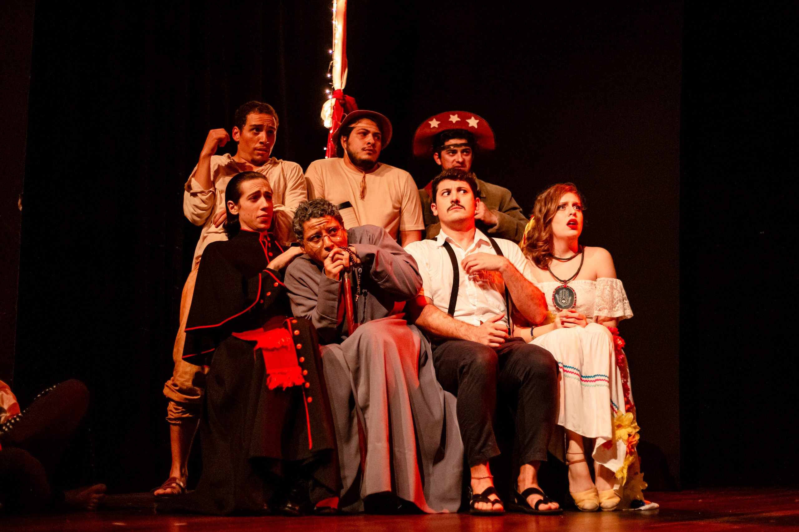 Fotografia de espetáculo teatral Auto da Compadecida do grupo de teatro Anchieta Arte Cênica
