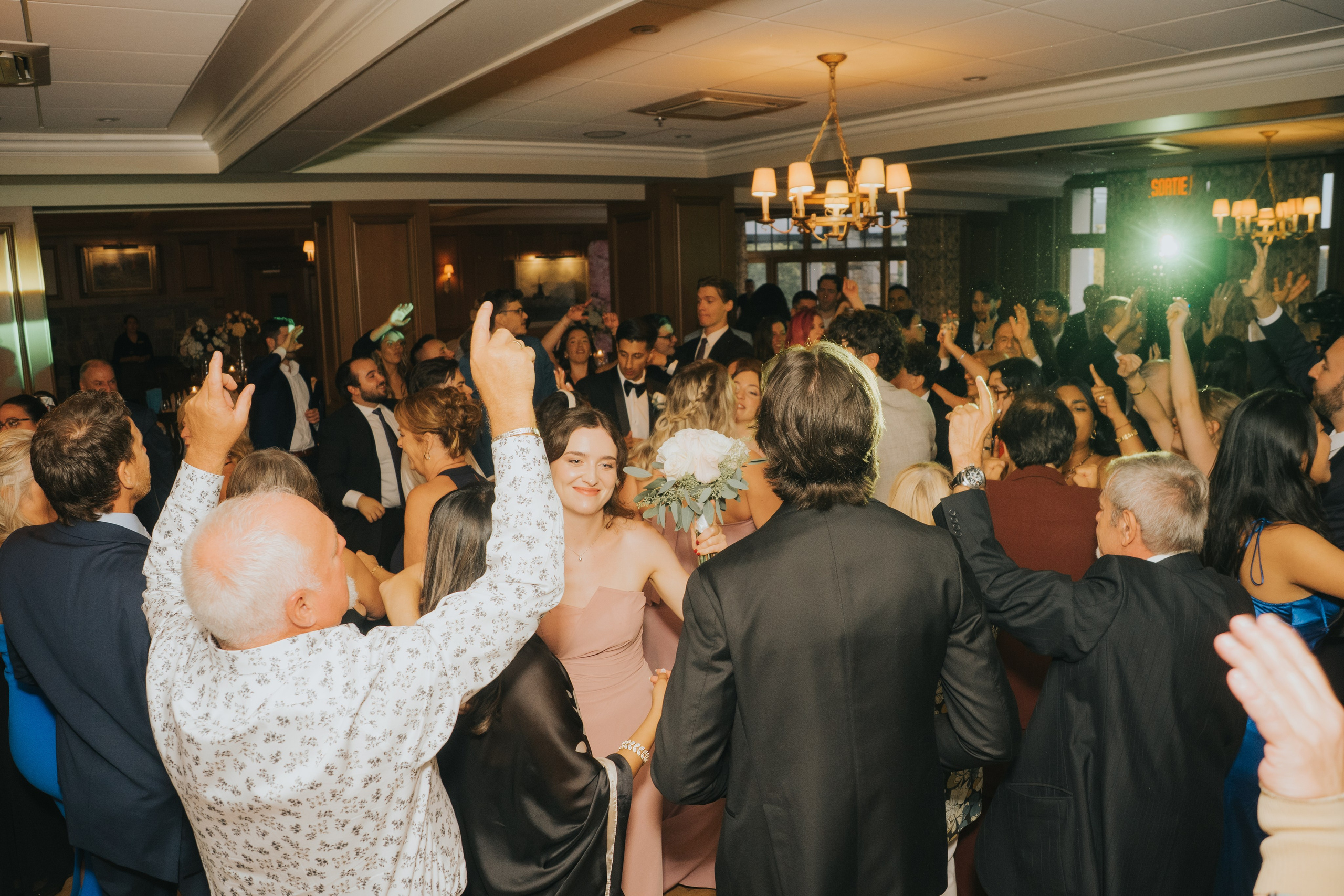 Wedding of Cassandra and Loïc in Beaconsfield, Montreal. Montreal Wedding Photographer — Muriel Oe Photo
