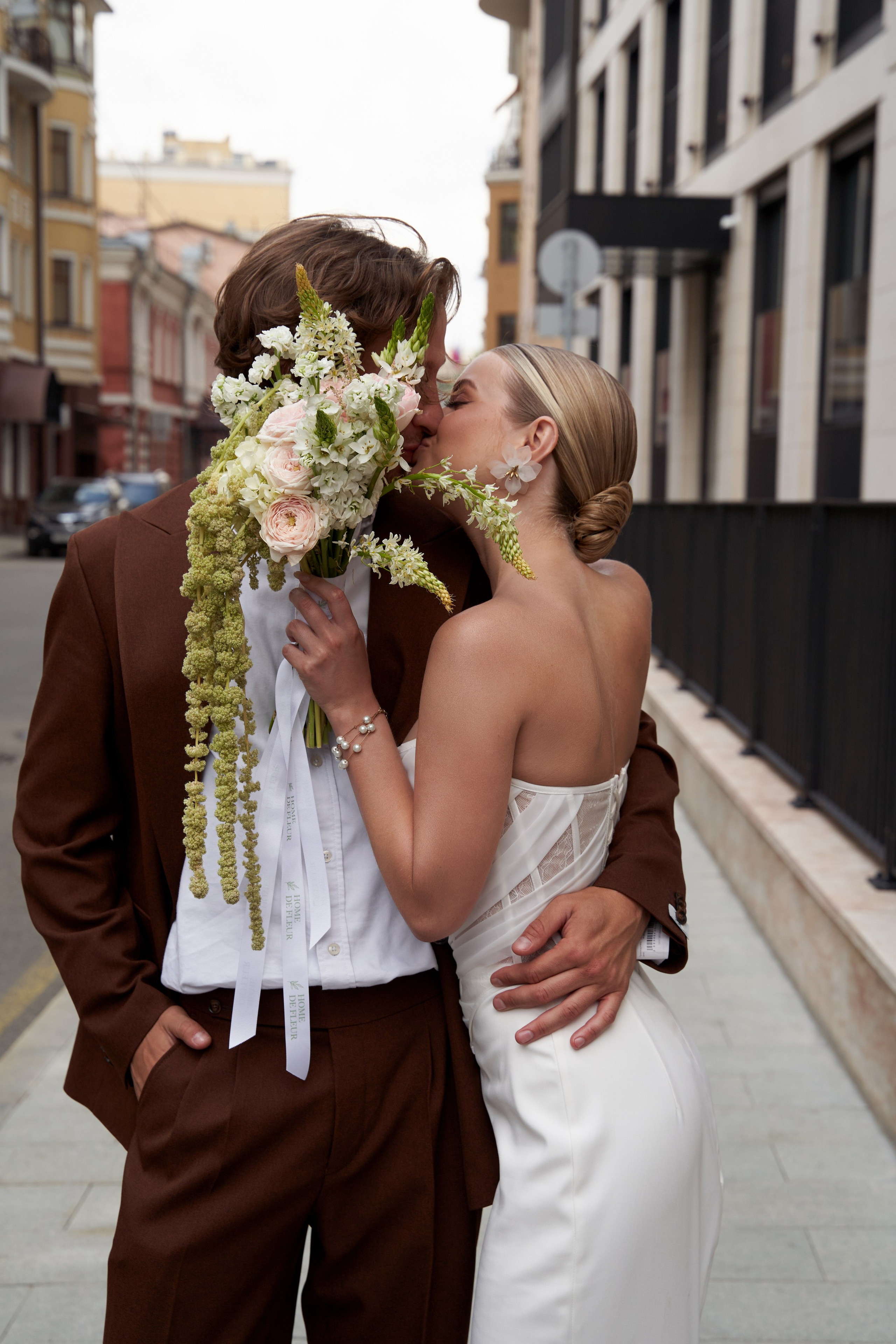 Wedding Portraits in a Vintage Convertible. Anna & Bogdan. Wedding & Portrait Photographer in Cancun, Tulum & Mexico City — Elena Ruzgis