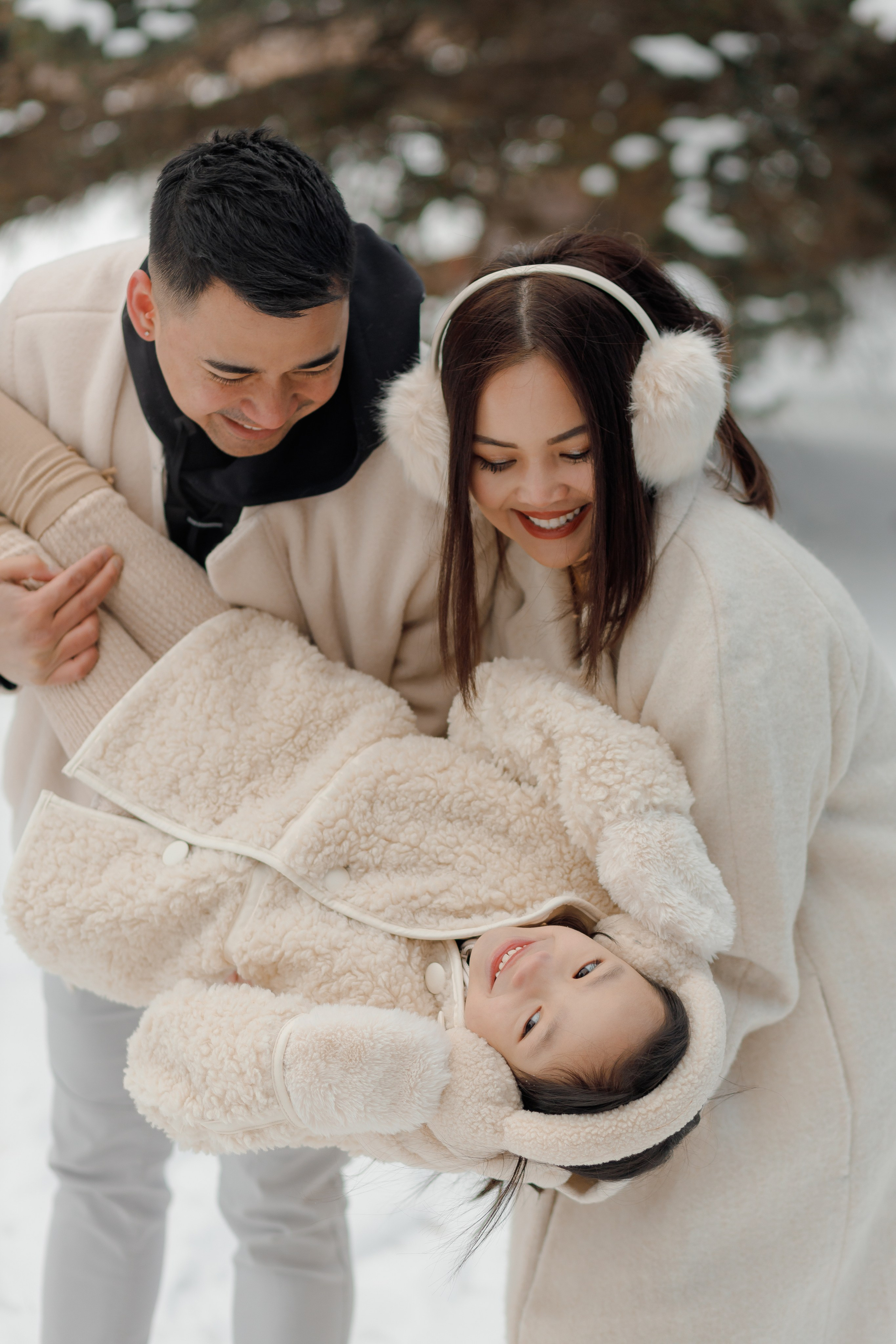 Family winter story. Photographer Elvira Hryshchenko