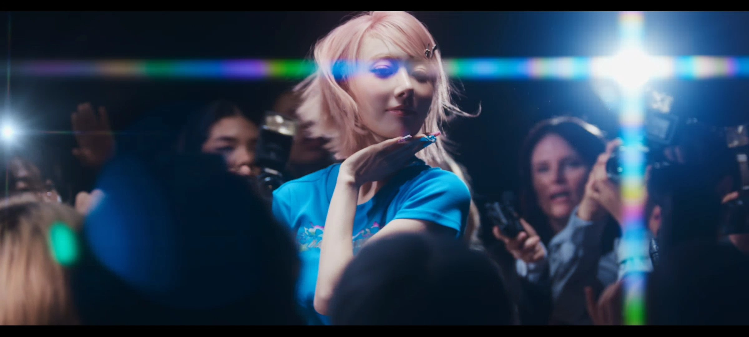 K-POP GIRLS IDOL GROUP LE SSERAFIM x OVERWATCH MV — extra, reporter, 17.06.2026. Фотограф в Сеуле, Южная Корея Наталья Доброквашина