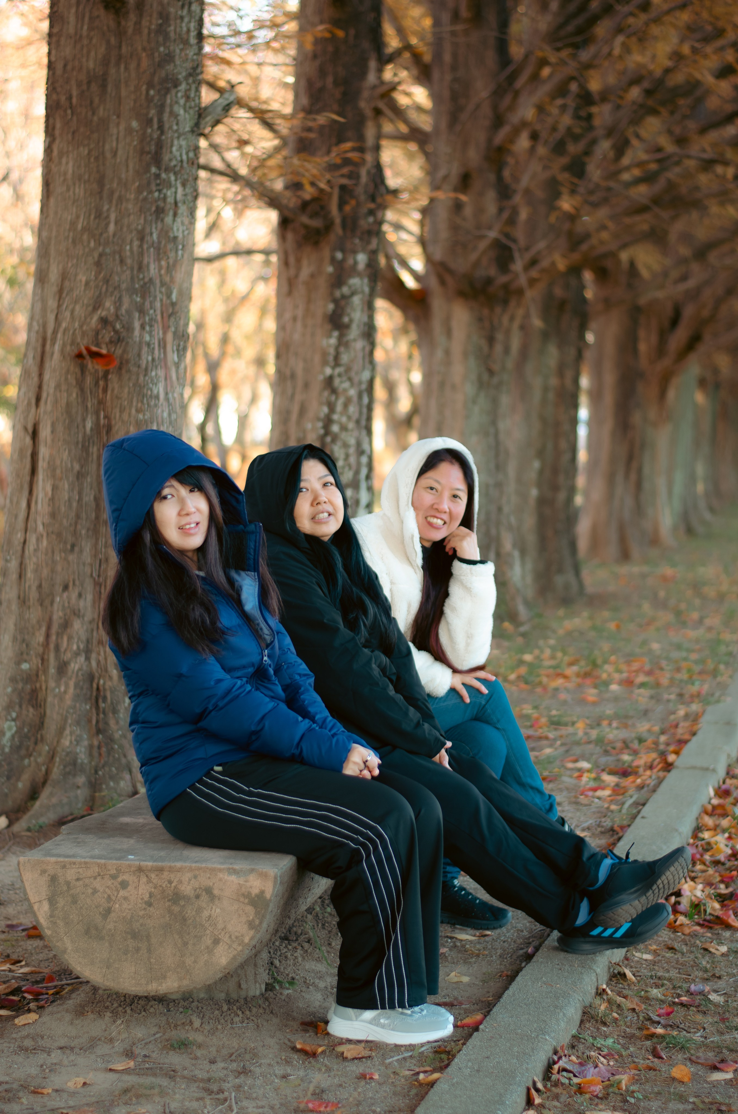 Friendship. LunarVox Lens: a lente que transforma luz em voz e emoção. Retratos e ensaios no Japão por Leyka Tanaka