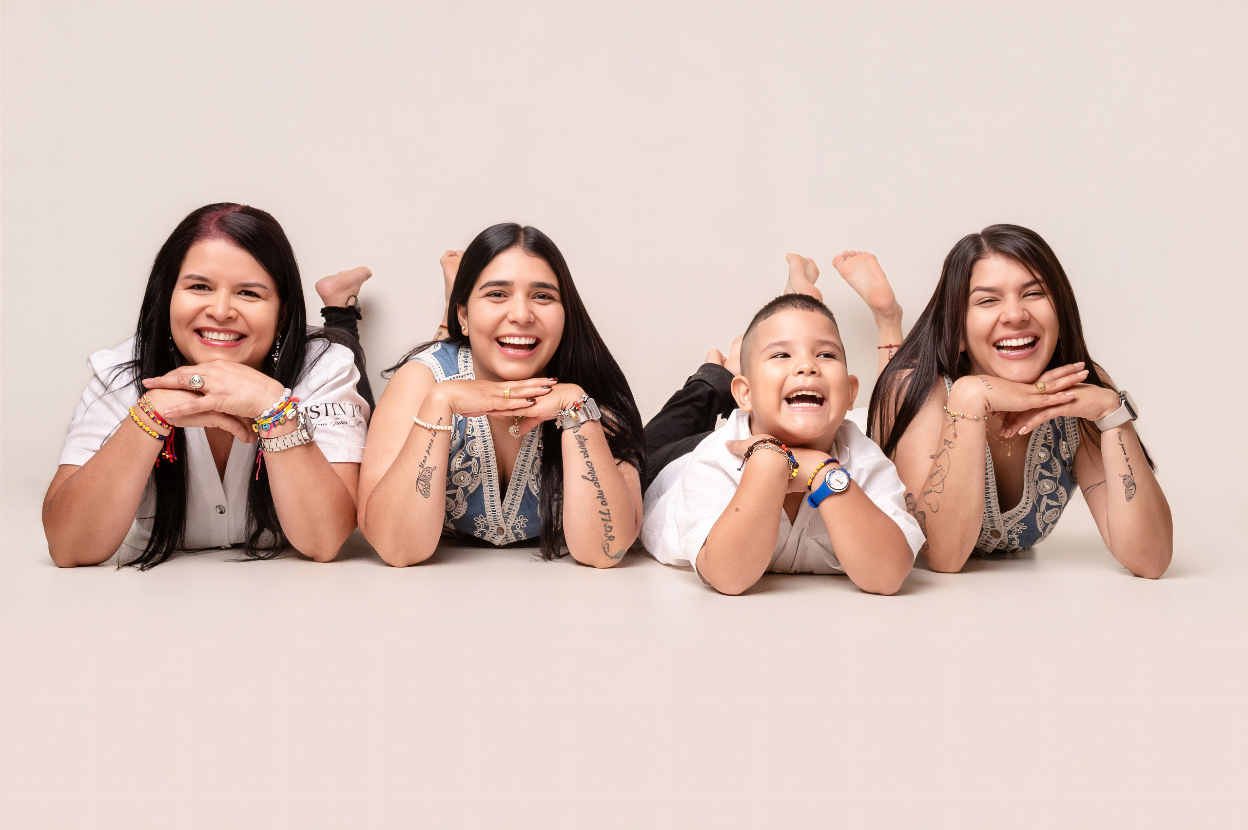 Fotos de estudio con Familias!. Www.dresalgadophoto.com