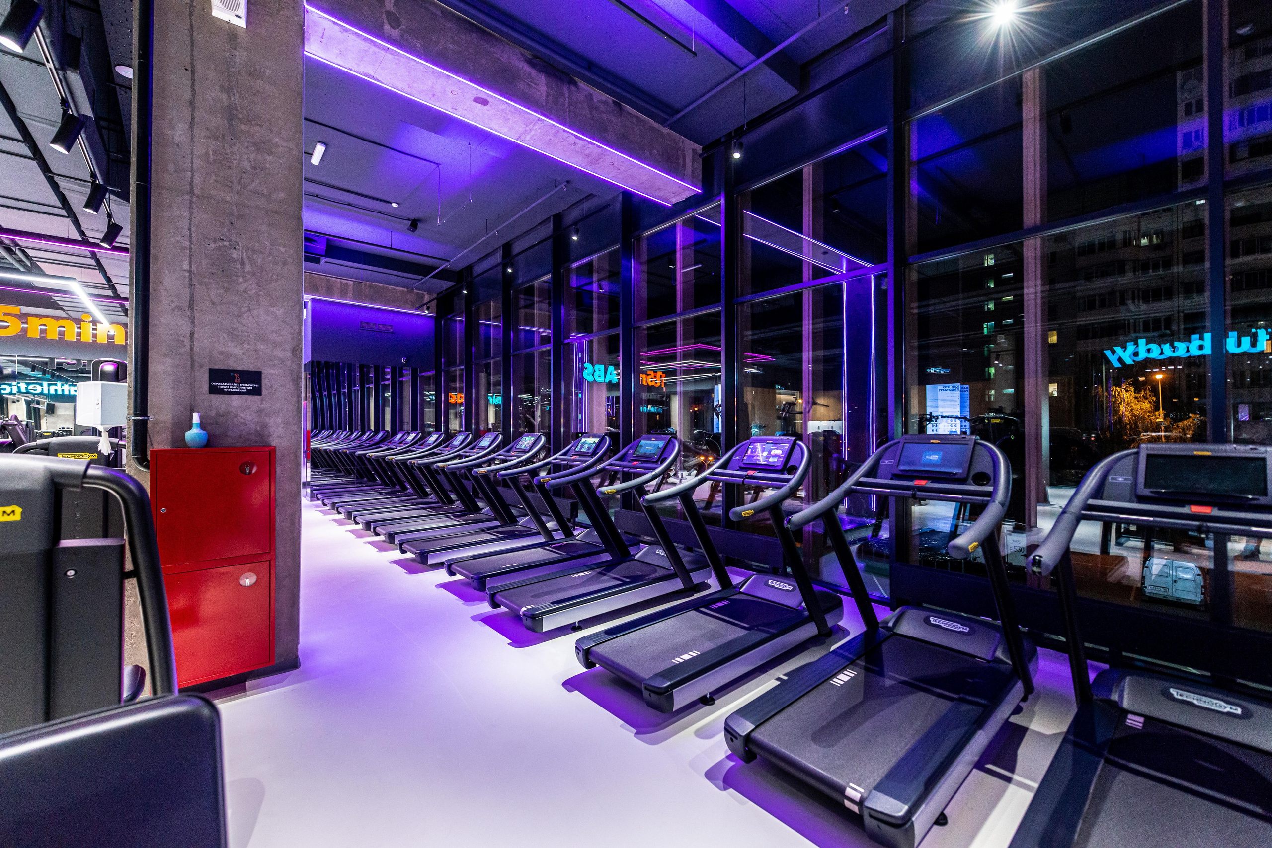 Фитнес-клуб DDX Fitness в Жулебино. FOTÓGRAFO MÉXICO QUINTANA ROO