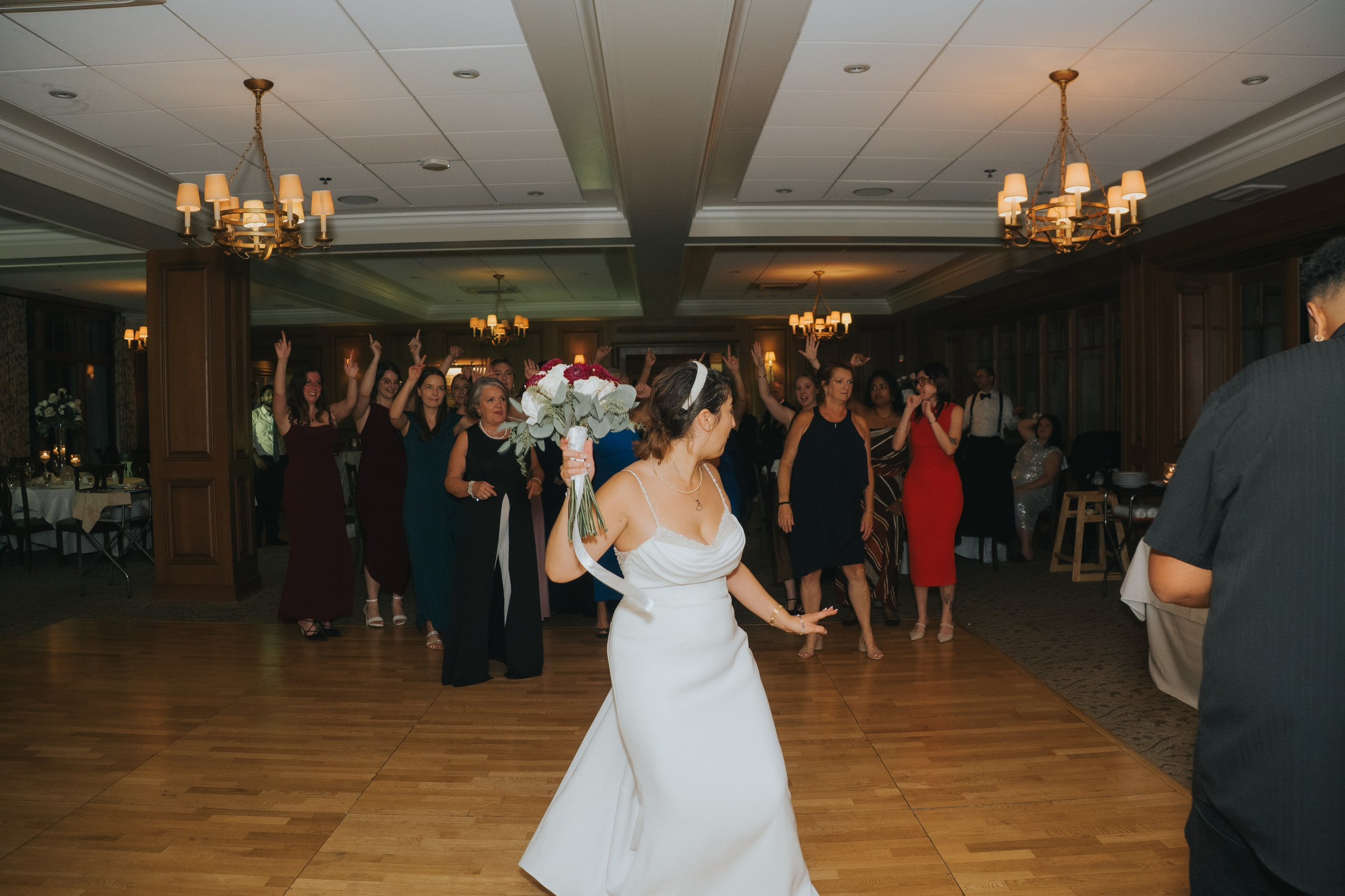 Wedding of Cassandra and Loïc in Beaconsfield, Montreal. Montreal Wedding Photographer — Muriel Oe Photo