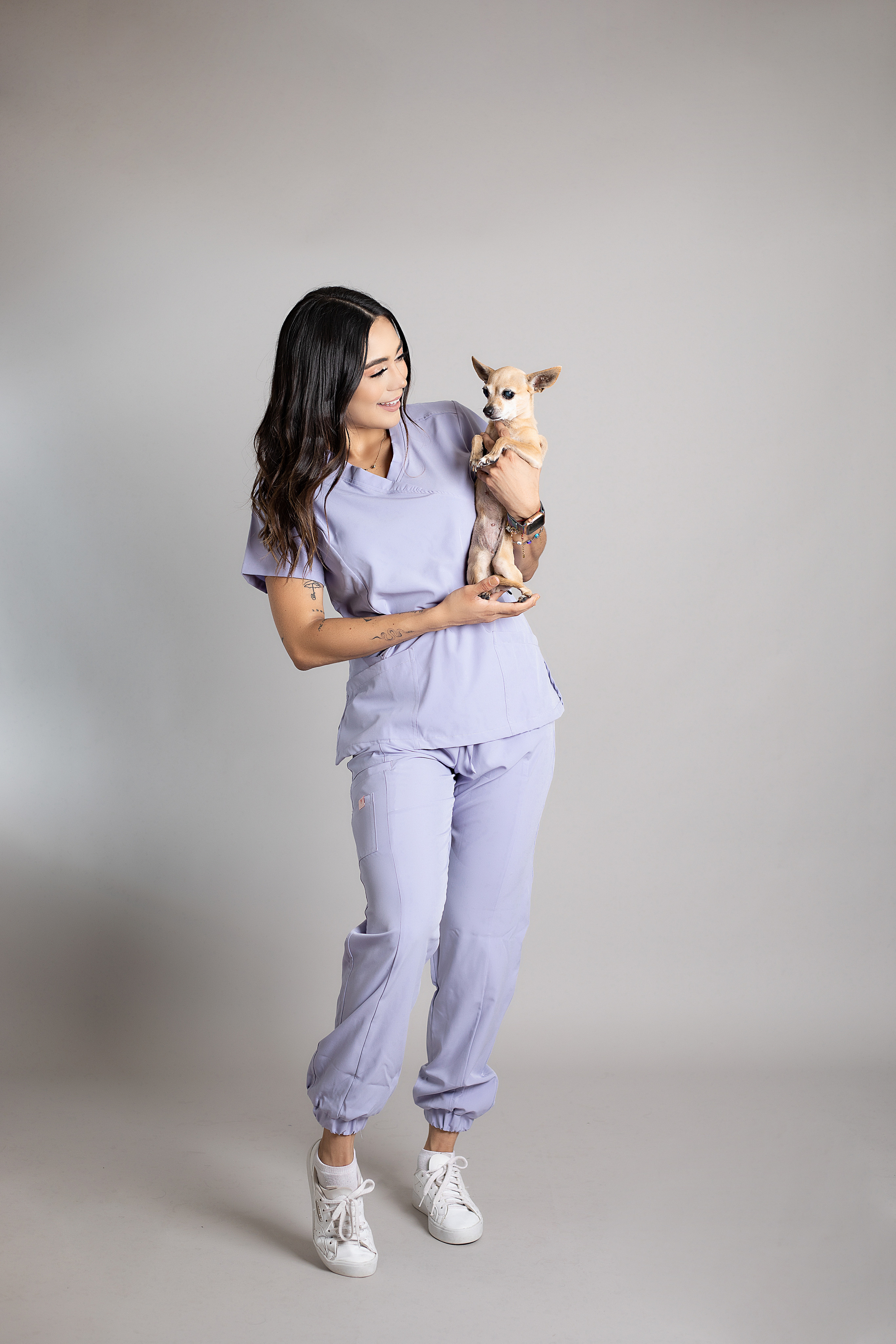 Fotografia de producto para catalogo. Medik Uniformes QXS. Victoria Castellanos. Photographer in Mazatlán