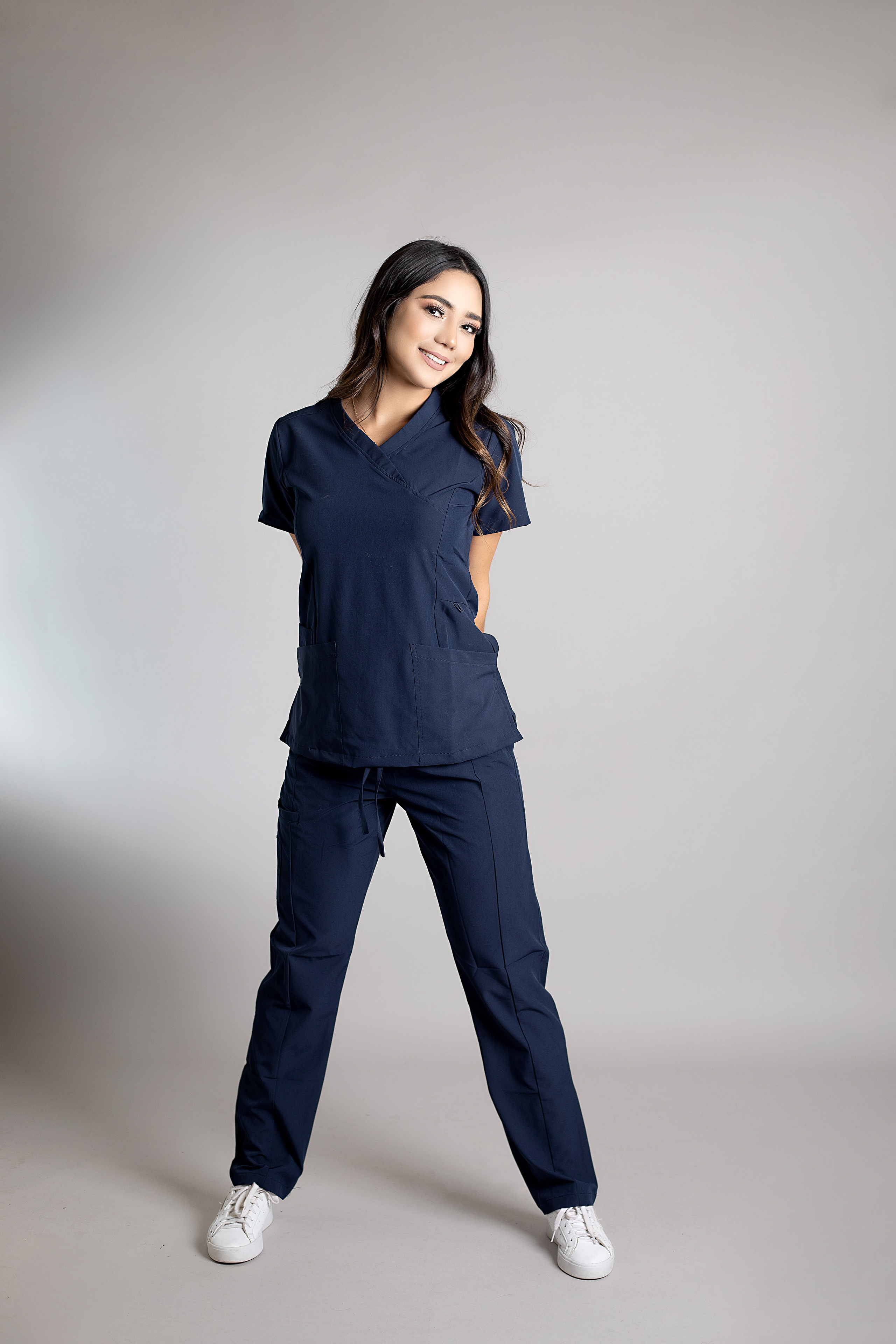 Fotografia de producto para catalogo. Medik Uniformes QXS. Victoria Castellanos. Photographer in Mazatlán