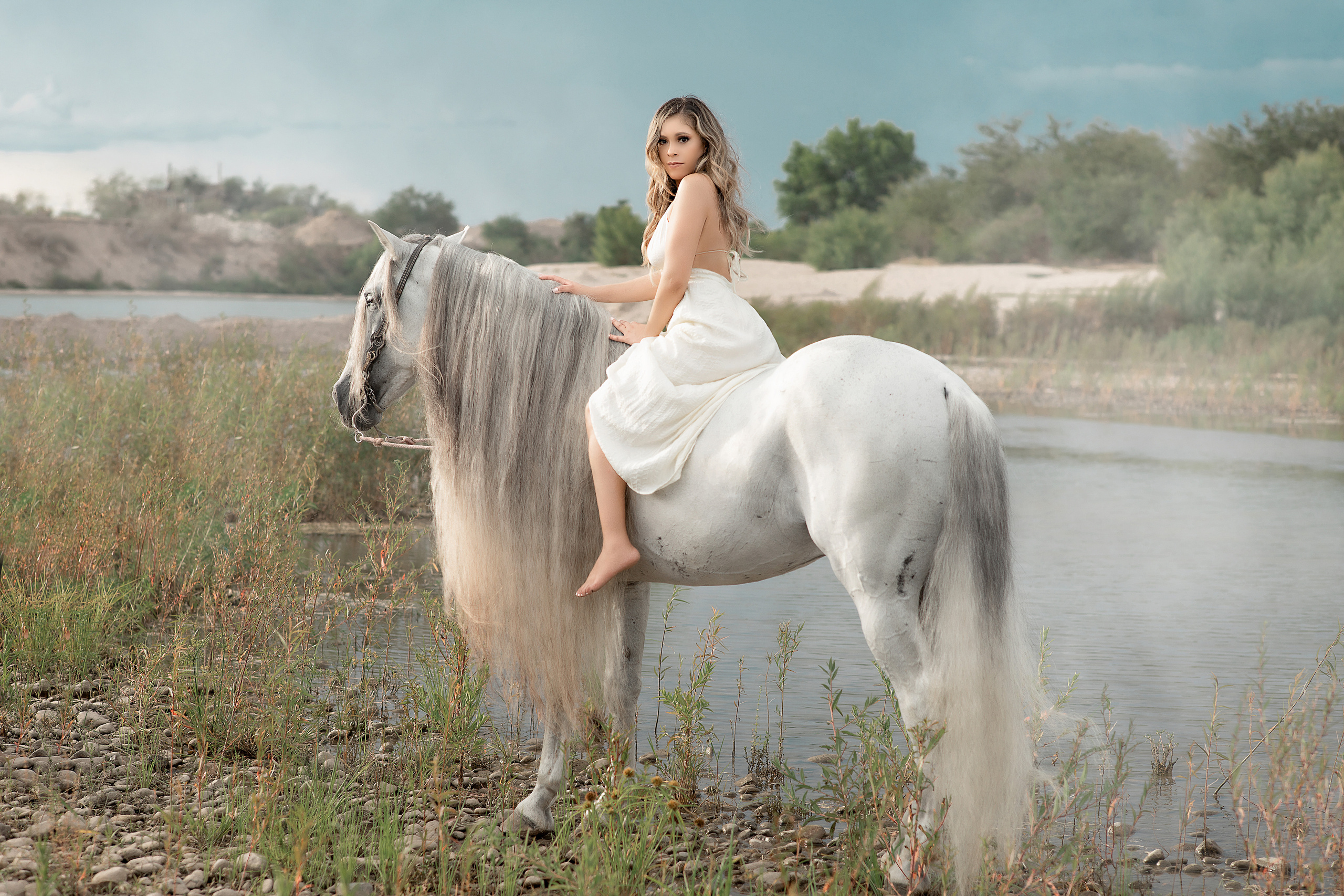 Sesion de fotos con caballos para cumpleaños. Victoria Castellanos. Fotógrafo profesional en Mazatlán