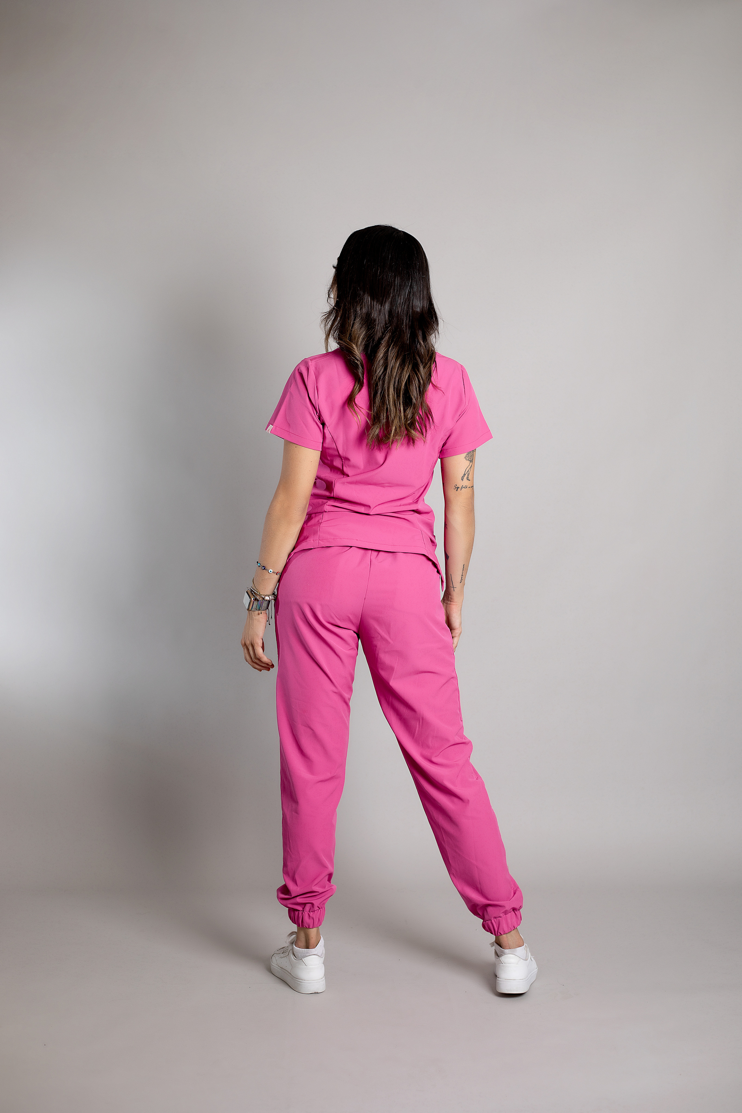 Fotografia de producto para catalogo. Medik Uniformes QXS. Victoria Castellanos. Photographer in Mazatlán