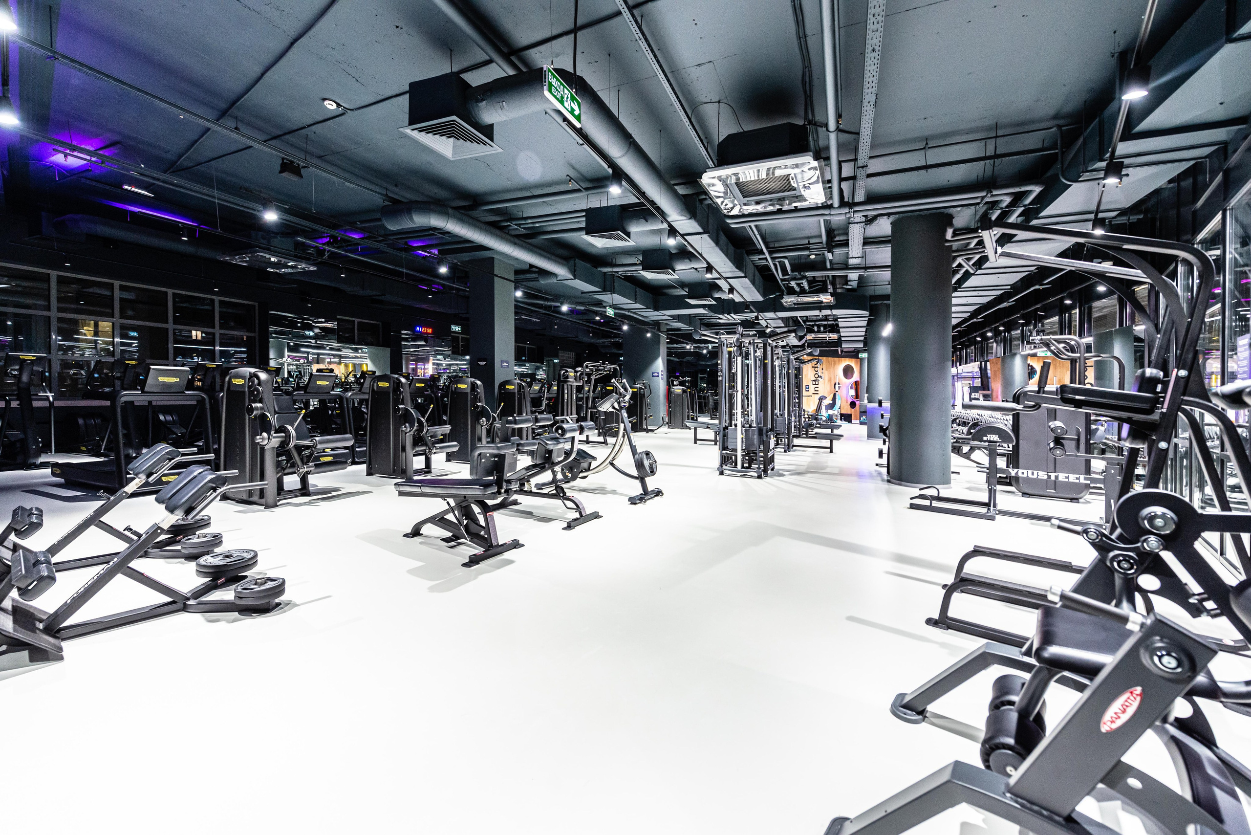 Фитнес-клуб DDX Fitness в Б. Овчинниковском переулок. PHOTOGRAPHER QUINTANA ROO