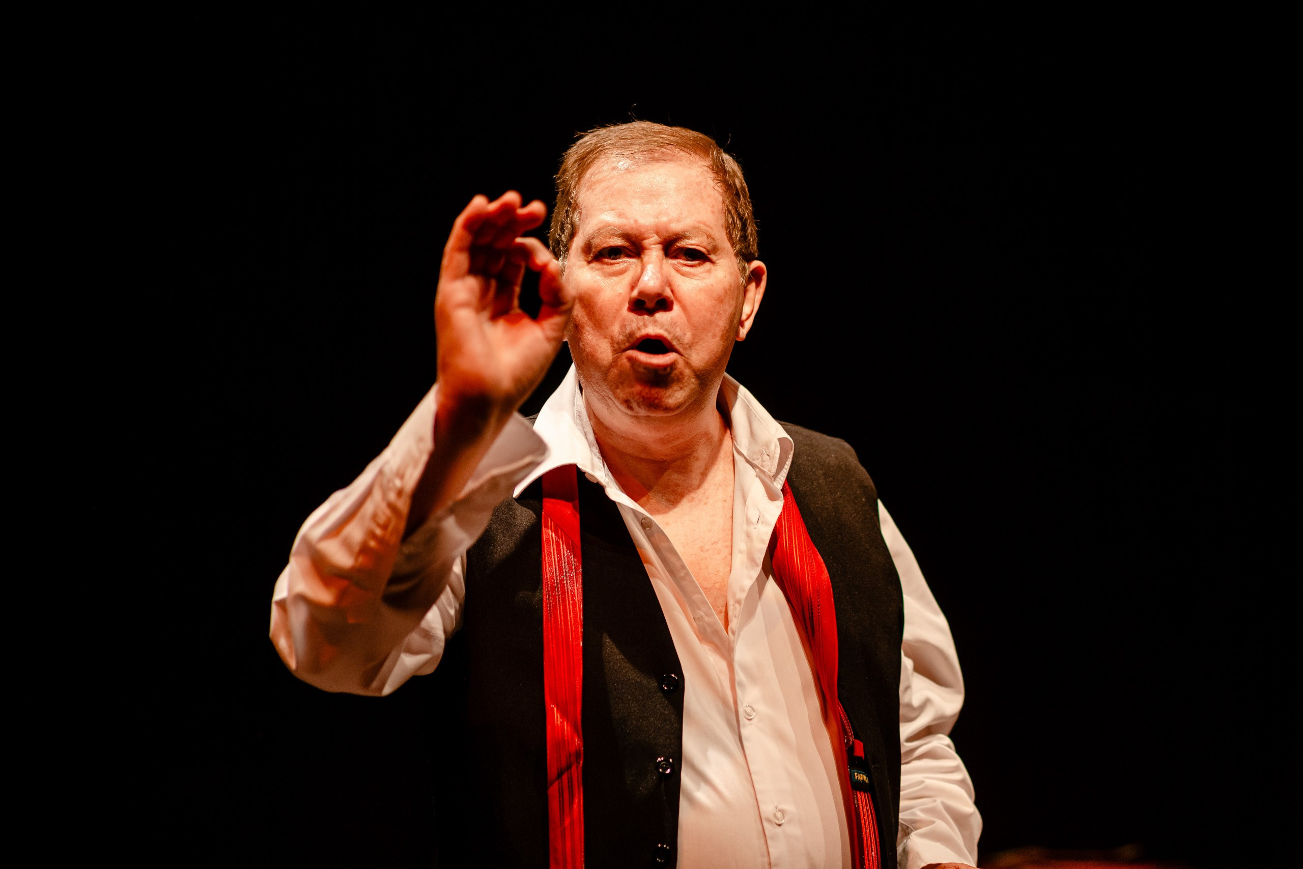Fotografia de espetáculo teatral As Pessoas de Minha Pessoa do Valentim Schmoeler