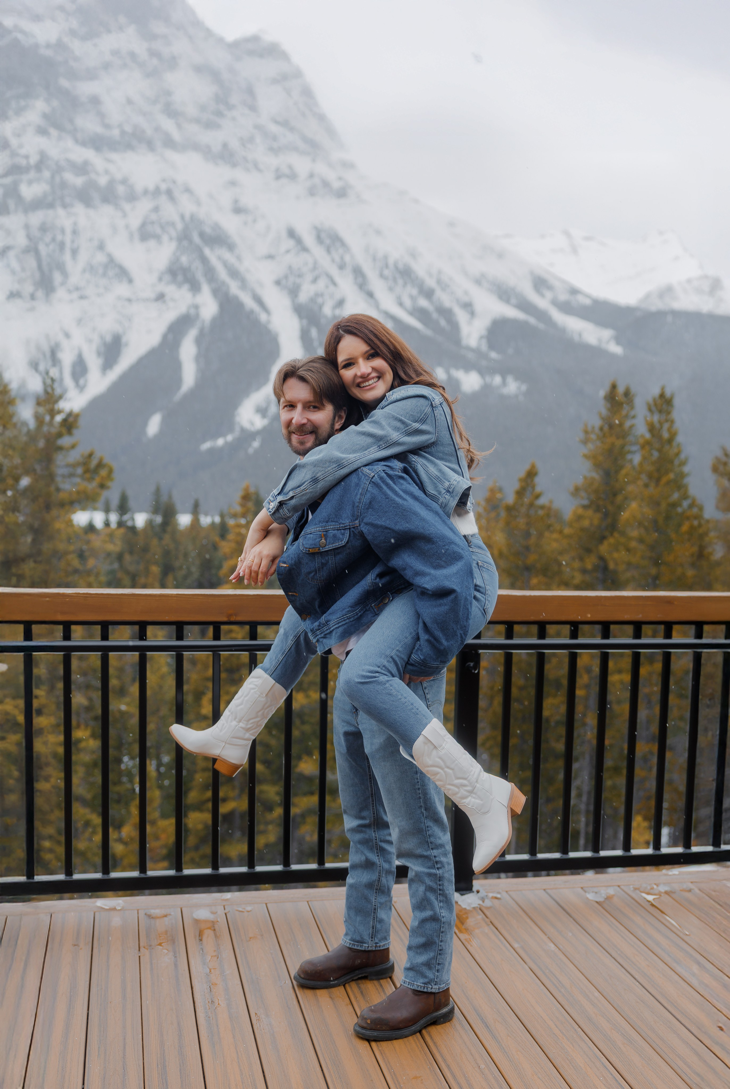 Ski engagement session. Photographer Elvira Hryshchenko