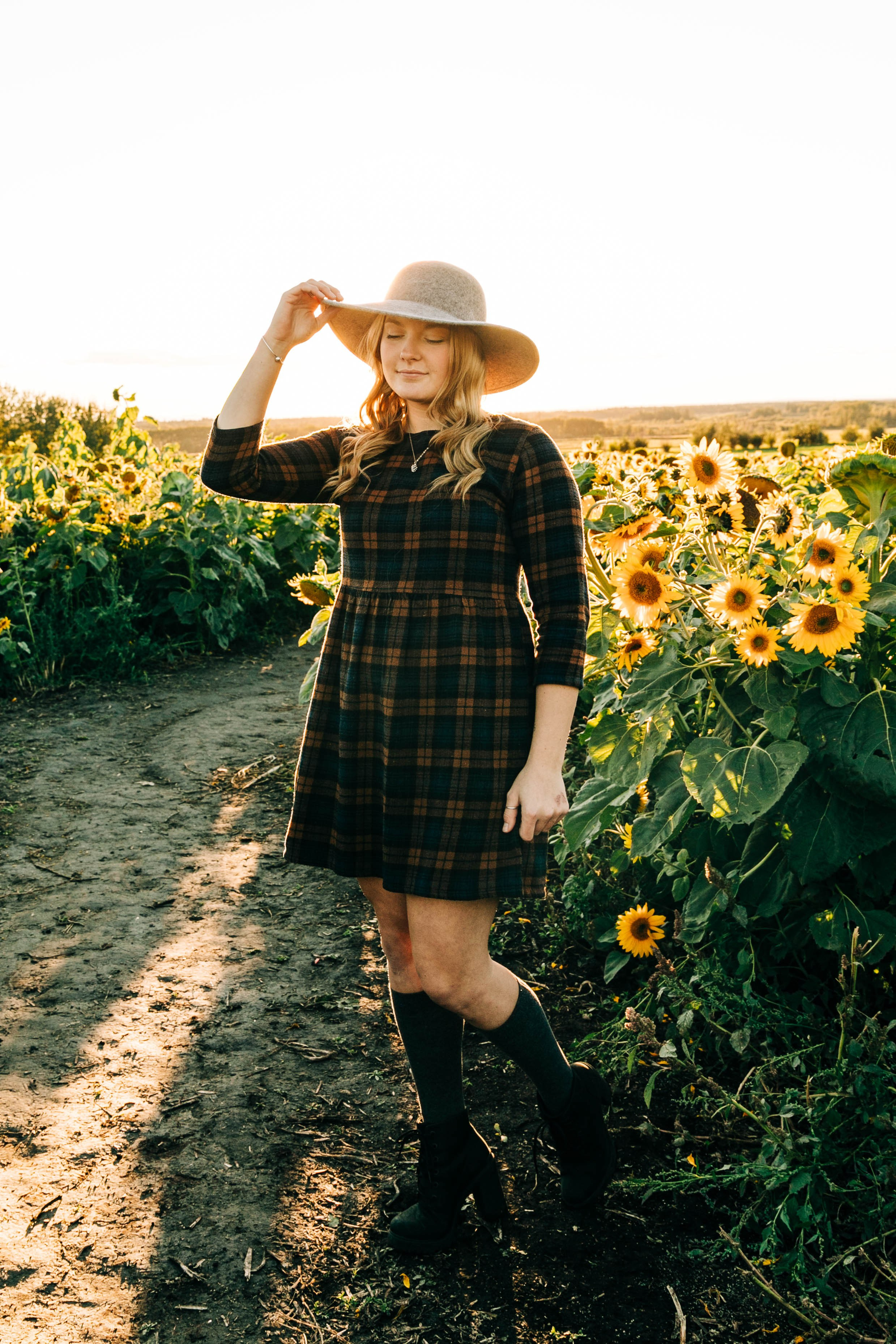 Leanne & Emily — Bowden Sunflowers. Fotografía accesible en Calgary