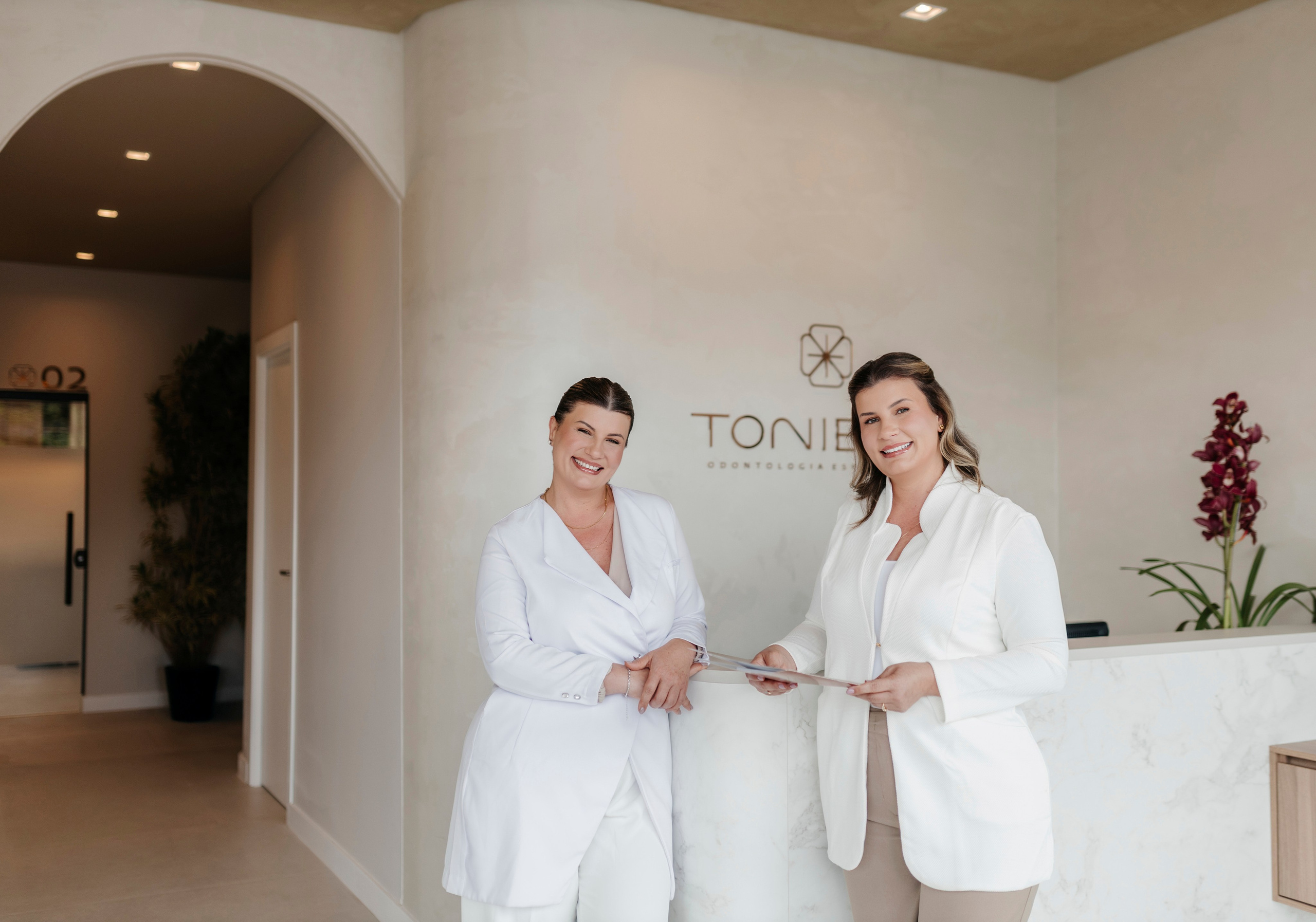 ADELE & ALINE | DENTISTAS. Coraafotografia.com