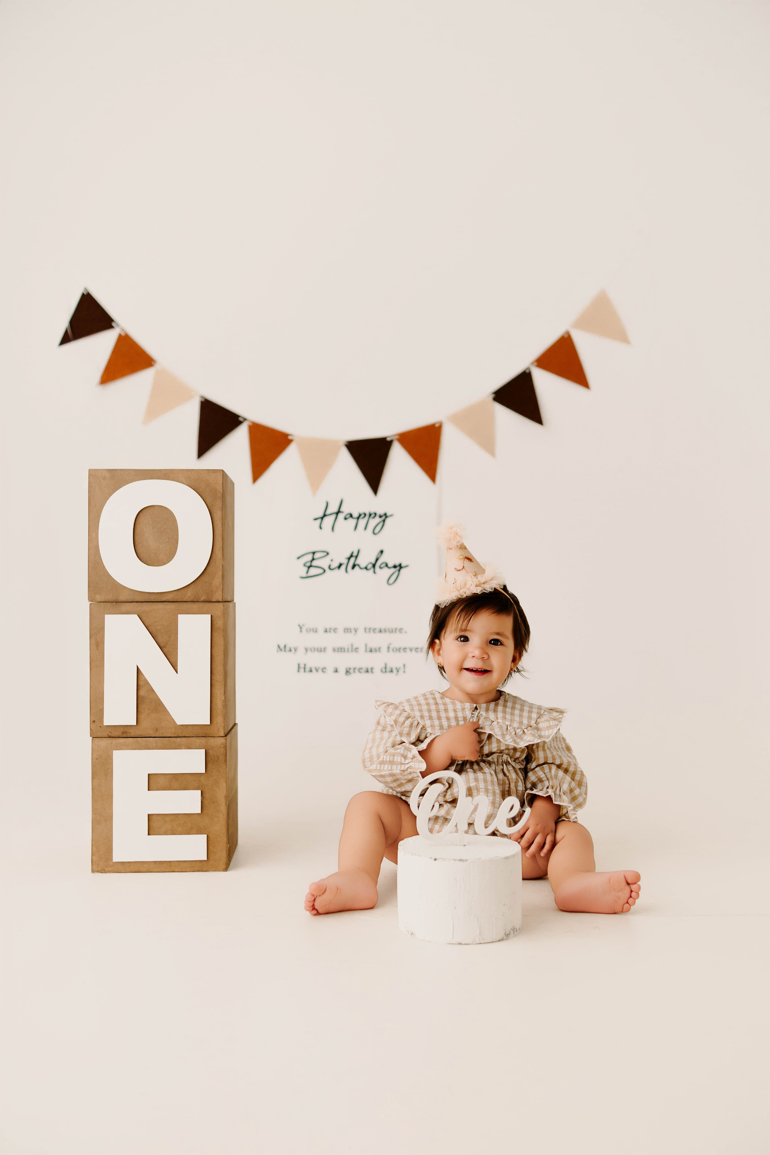 Ensaio de aniversário 1 ano de Cecília em estúdio Vitória da Conquista. Estúdio Natani Fotografia