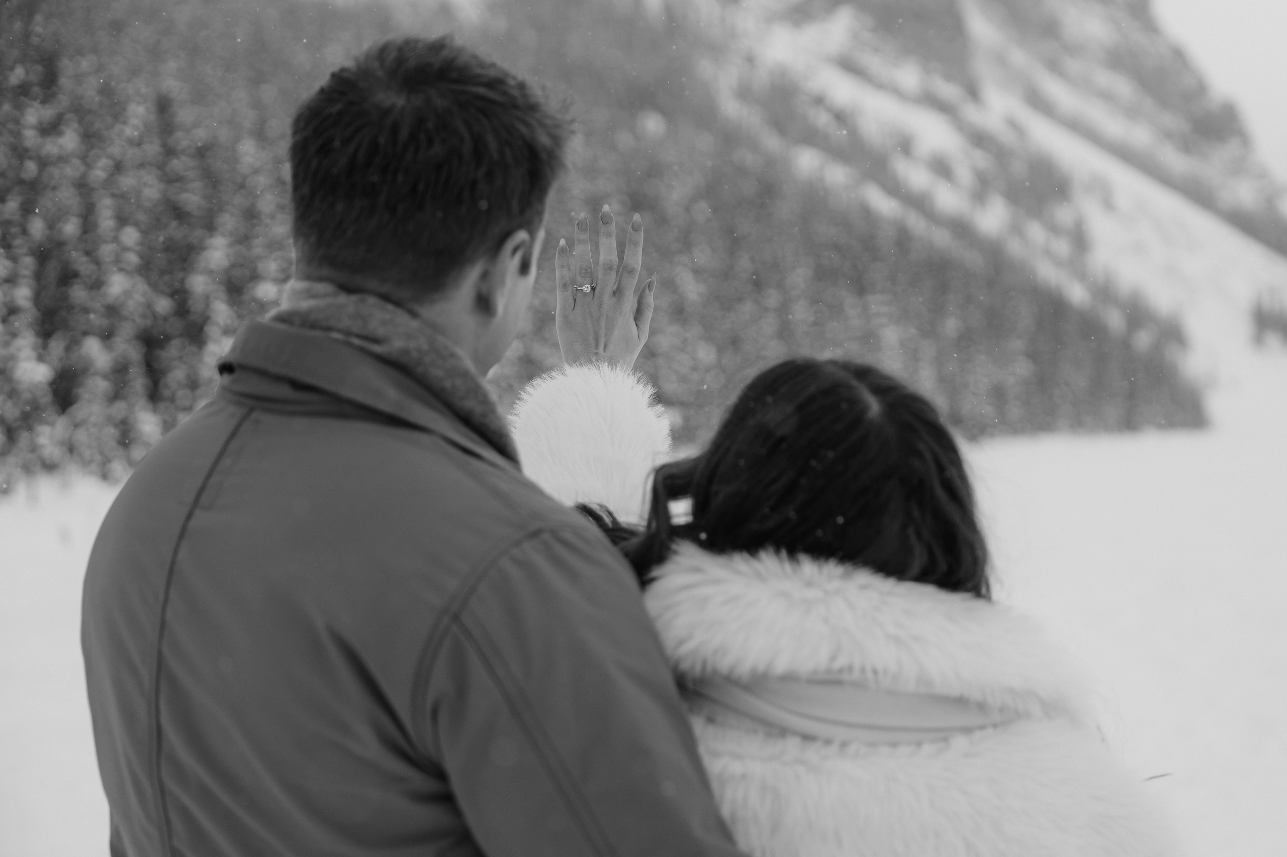 Lake Louise engagement session. Photographer Elvira Hryshchenko
